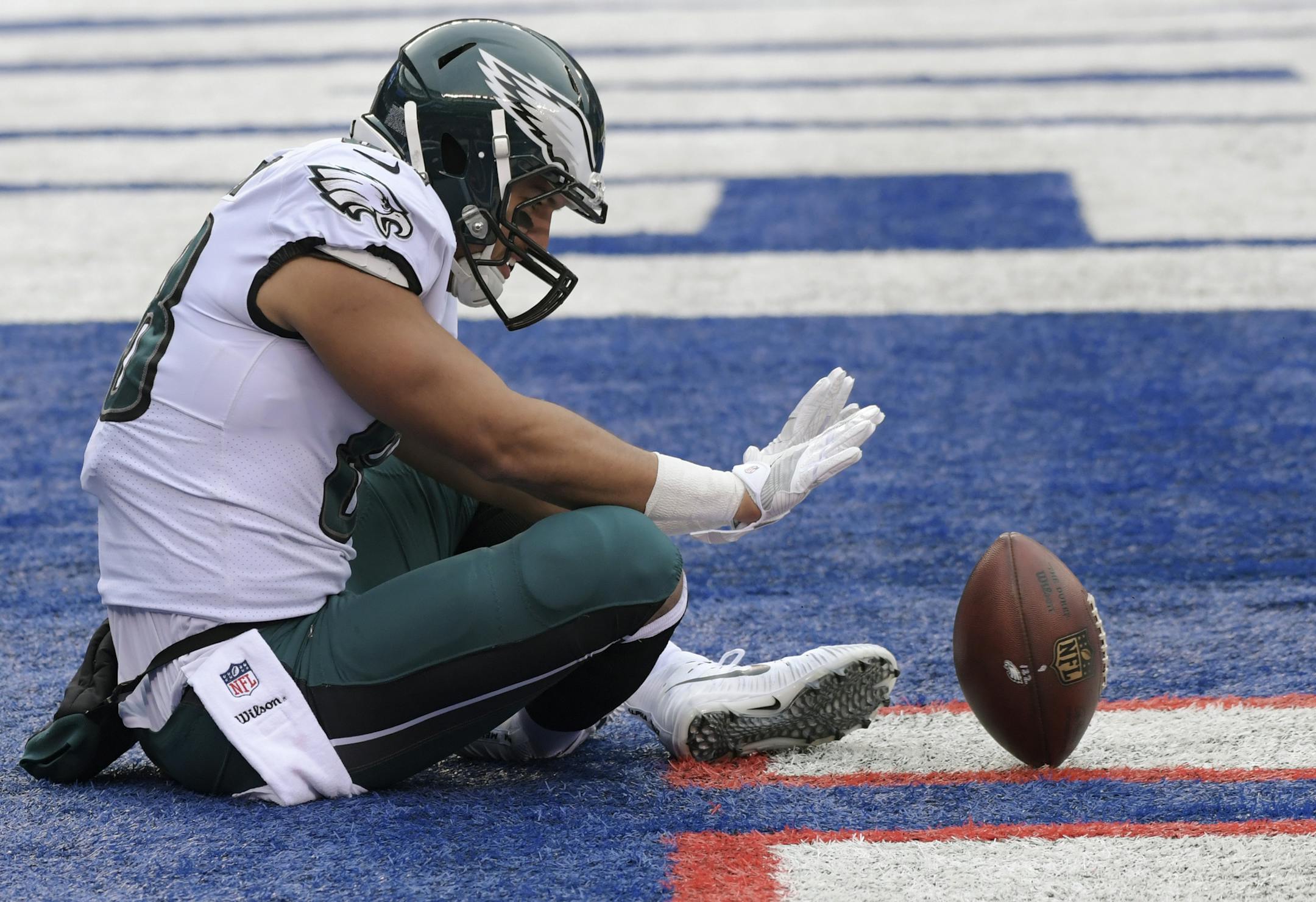 Philadelphia Eagles tight end Trey Burton (88) celebrates after scoring a touchdown catch on a pass from quarterback Nick Foles, not pictured, against the New York Giants during the first half of an NFL football game Sunday, Dec. 17, 2017, in East Rutherford, N.J. (AP Photo/Bill Kostroun)