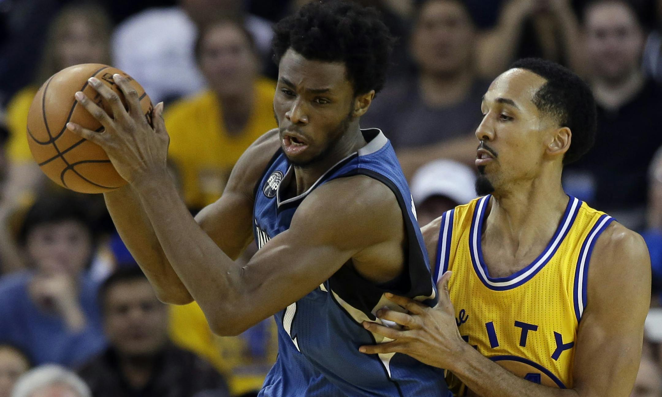 Minnesota Timberwolves' Andrew Wiggins (22) during an NBA basketball game against the Golden State Warriors' Shaun Livingston Tuesday, April 5, 2016, in Oakland, Calif. (AP Photo/Marcio Jose Sanchez)