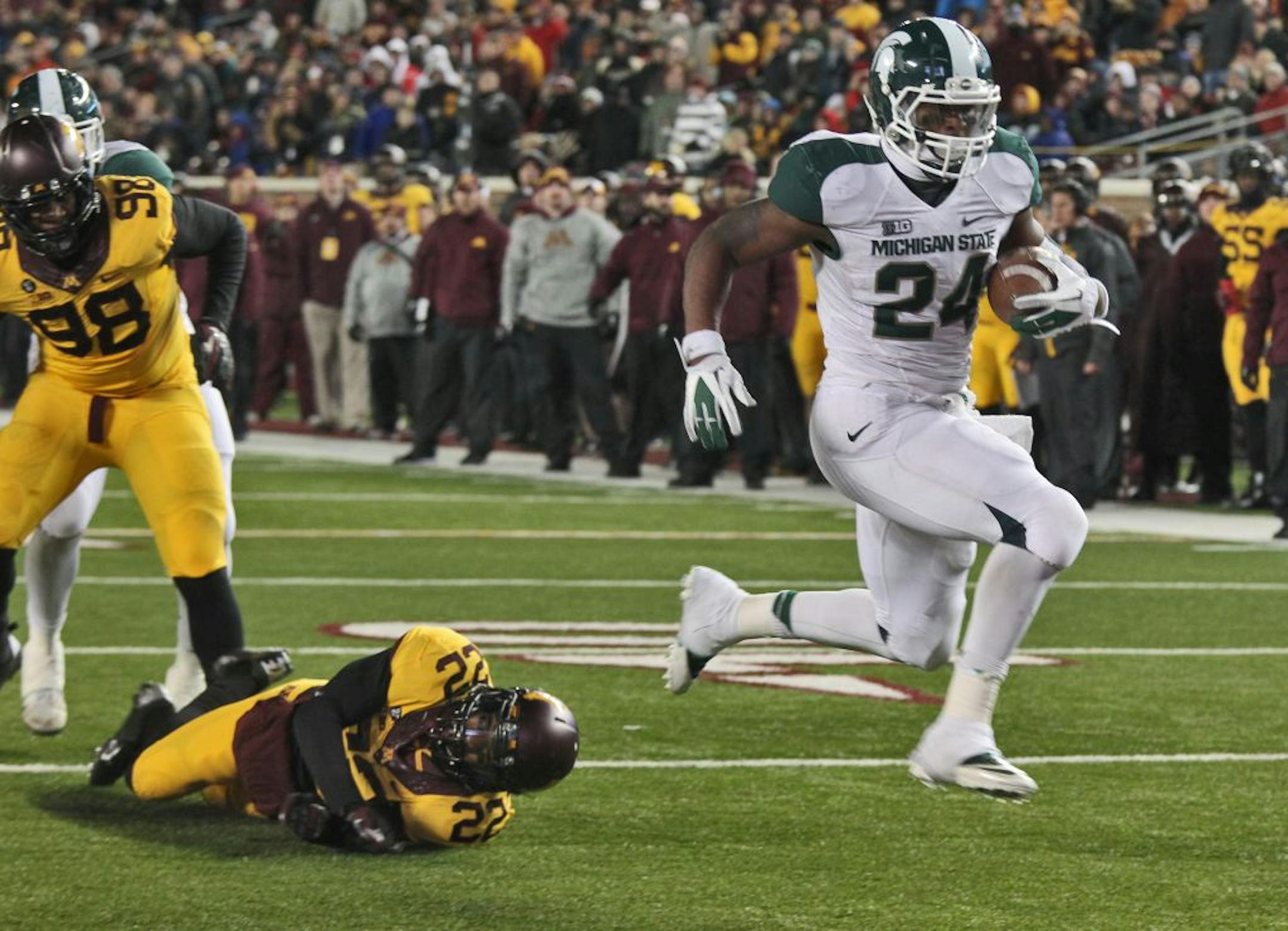 Minnesota Gophers vs. Michigan State football. Michigan State won 26-10. Michigan State's leVeon Bell jumped into the end zone leaving Minnesota tacklers behind in fourth quarter action. Bell rushed for 270 yards in the game. (MARLIN LEVISON/STARTRIBUNE(mlevison@startribune.com