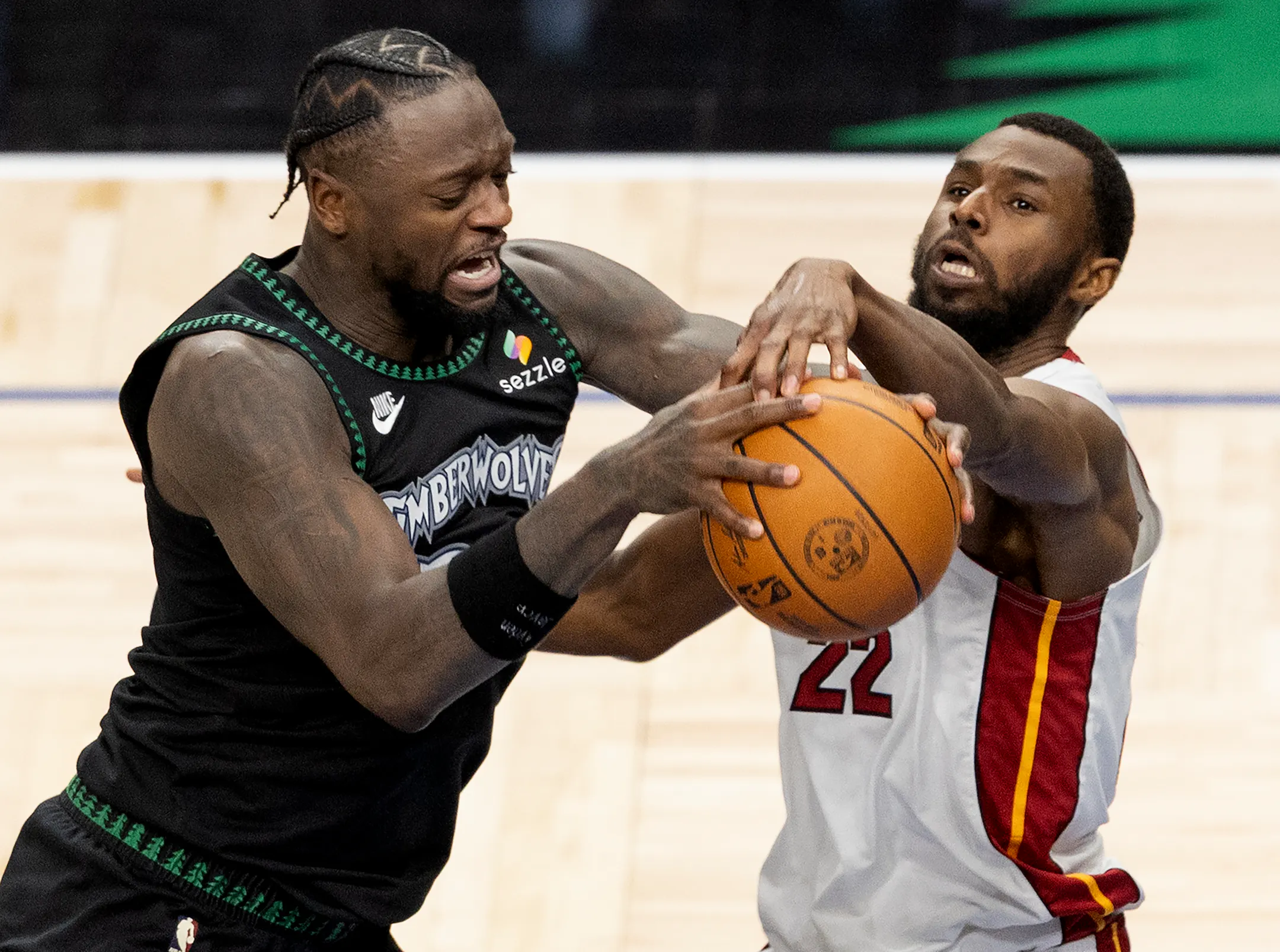 Timberwolves get strong games from Randle, Gobert to beat Heat