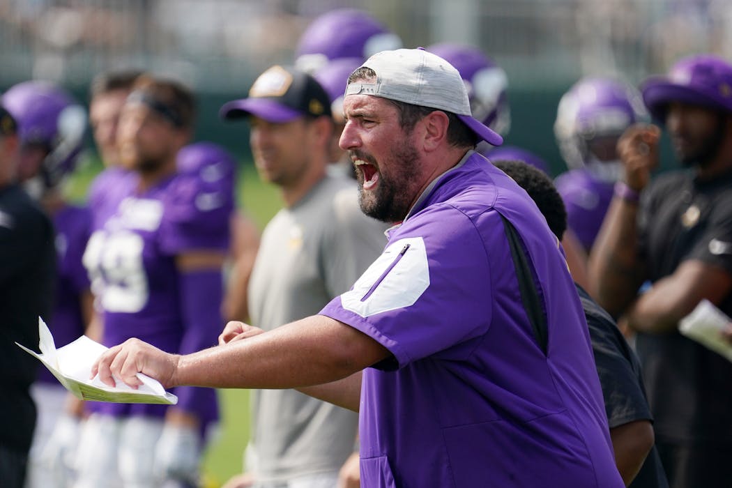 Details and decibels define new Vikings offensive line coach Phil Rauscher
