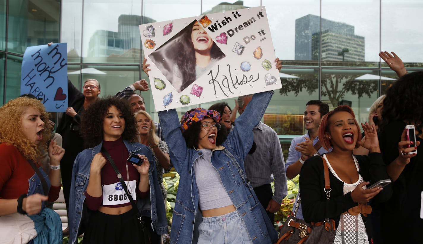 Contestants and their friends and family cheer as American Idol judges Jennifer Lopez, Harry Connick, Jr. and Keith Urban arrive at the Minneapolis Convention Center to judge the local American Idol XIV auditions on Wednesday, September 24, 2014. ] LEILA NAVIDI leila.navidi@startribune.com /