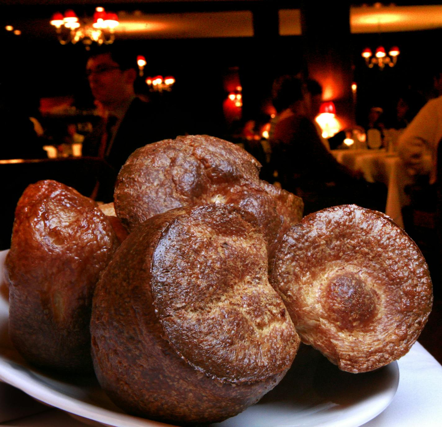 Steve Rice &#x2022; srice@startribune.com
Minneaoplis, 09/10/2007 - One of the joys of eating at the Oak Grill on the 12th Floor of Macy's is their popovers.