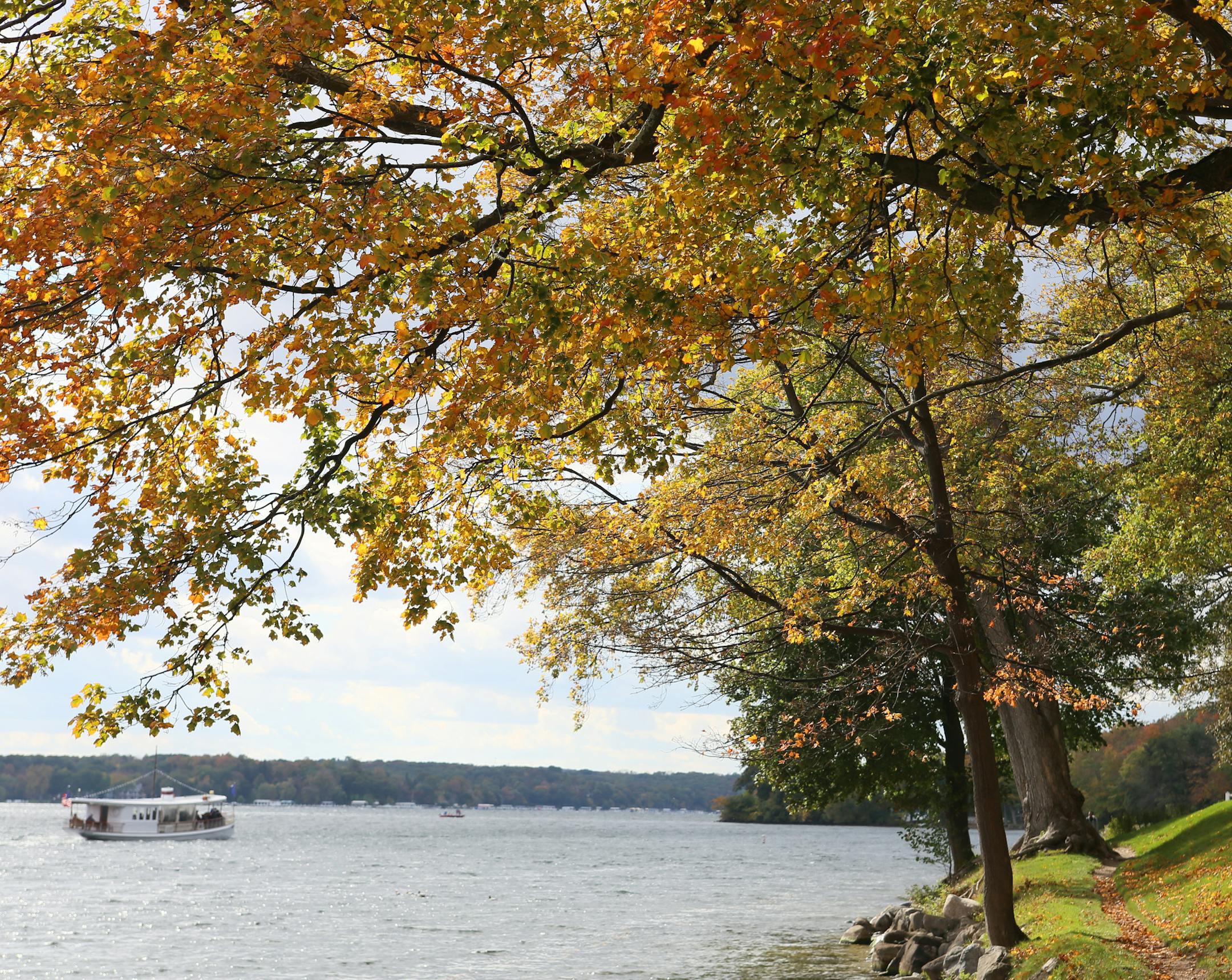 The 21-mile Geneva Lake shoreline path offers both scenic views of the lake as well as backyard views of multi-million dollar houses (Jim Umhoefer, special to the Star Tribune)