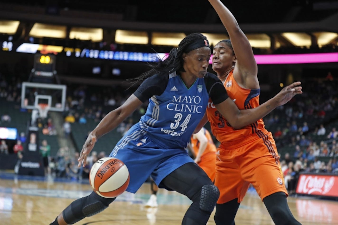 Minnesota Lynx center Sylvia Fowles (34) scored over Connecticut Sun forward Morgan Tuck (33) in the second half at Xcel Energy Center May 22, 2017 in St. Paul, MN. ]  JERRY HOLT ' jerry.holt@startribune.com