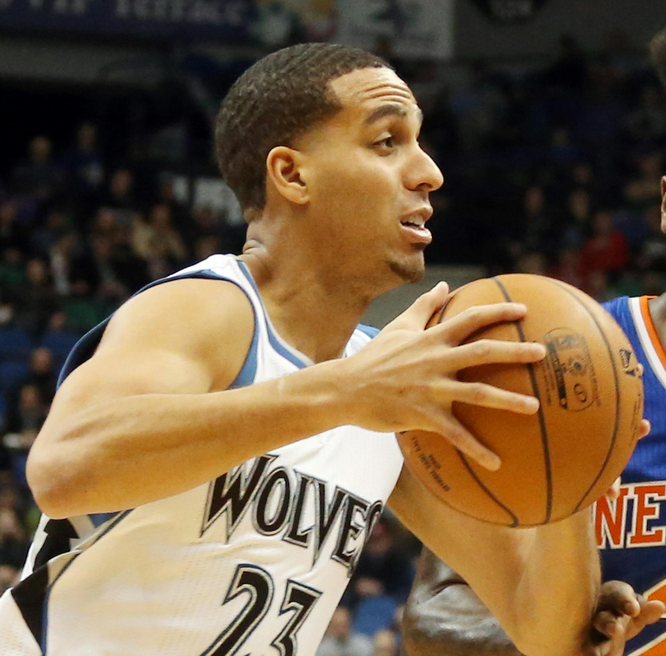 Minnesota Timberwolves’ Kevin Martin, left, drives around New York Knick’ Iman Shumpert in the first quarter of an NBA basketball game, Wednesday, Nov. 19, 2014, in Minneapolis. (AP Photo/Jim Mone)