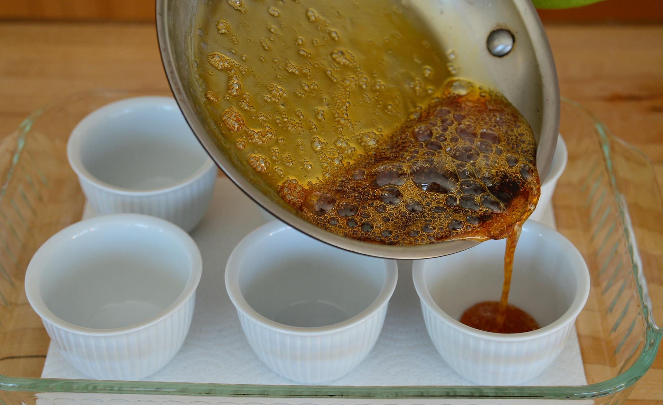Baking Central goes to Latin America with a caramel flan from start to finish. ] Richard.Sennott@startribune.com Richard Sennott/Star Tribune Edina , Minn. Friday 1/31/2014) ** (cq)