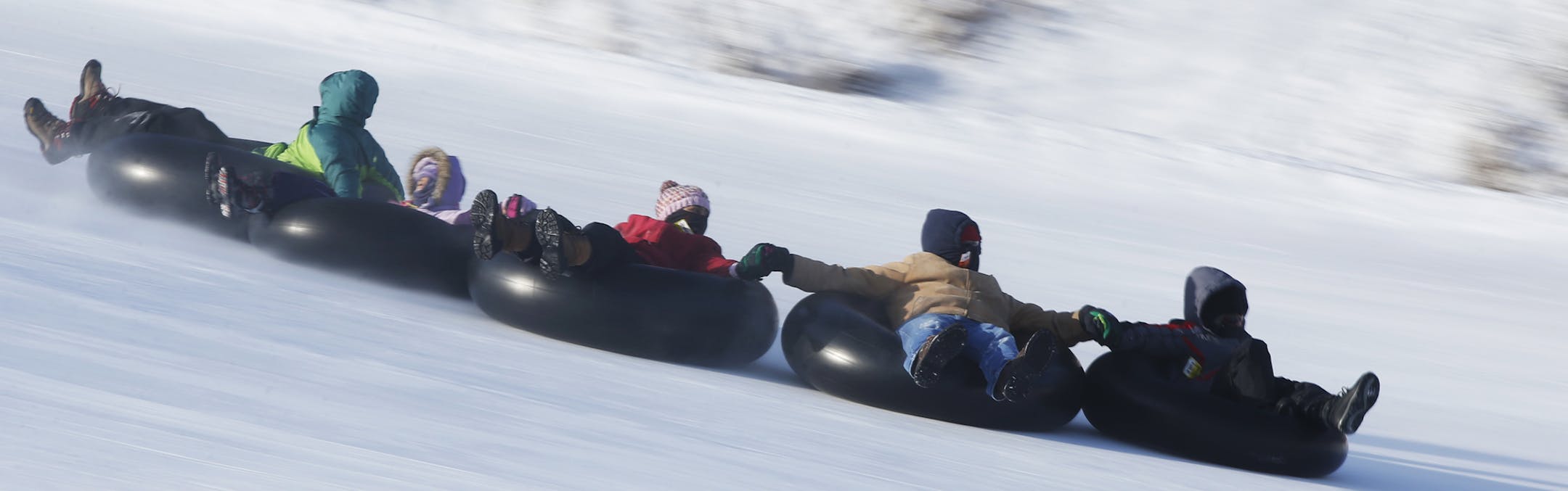 Green Acres in Lake Elmo is a popular tubing destination in spite of the cold temperatures.]] Richard Tsong-Taatarii/rtsong-taatarii@startribune.com