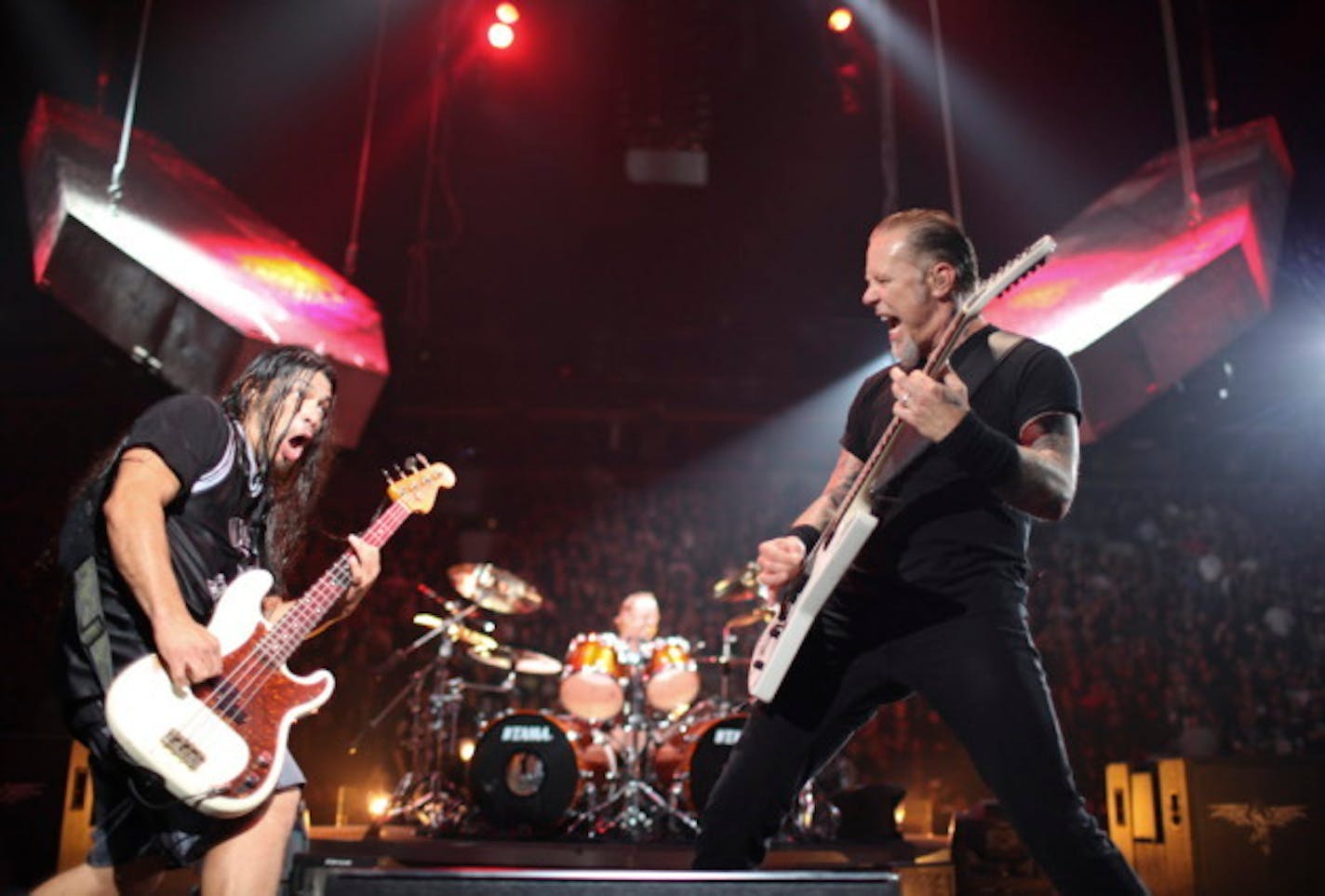 Rob Trujillo and James Hetfield at Metallica's last Minnesota show in 2009 at Target Center / Jeff Wheeler, Star Tribune