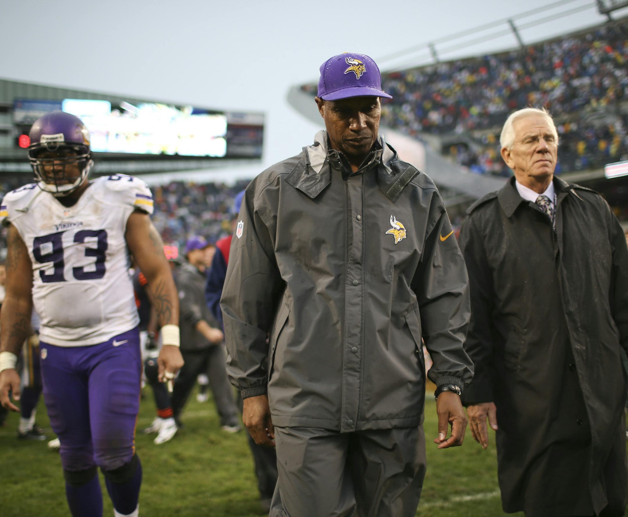 The Minnesota Vikings lost to the Chicago Bears 31-30 at Soldier Field in Chicago on a rainy Sunday afternoon, September 15, 2013. Minnesota Vikings head coach Leslie Frazier walked off the field after a tough loss to the Bears Sunday afternoon. ] JEFF WHEELER ‚Ä¢ jeff.wheeler@startribune.com