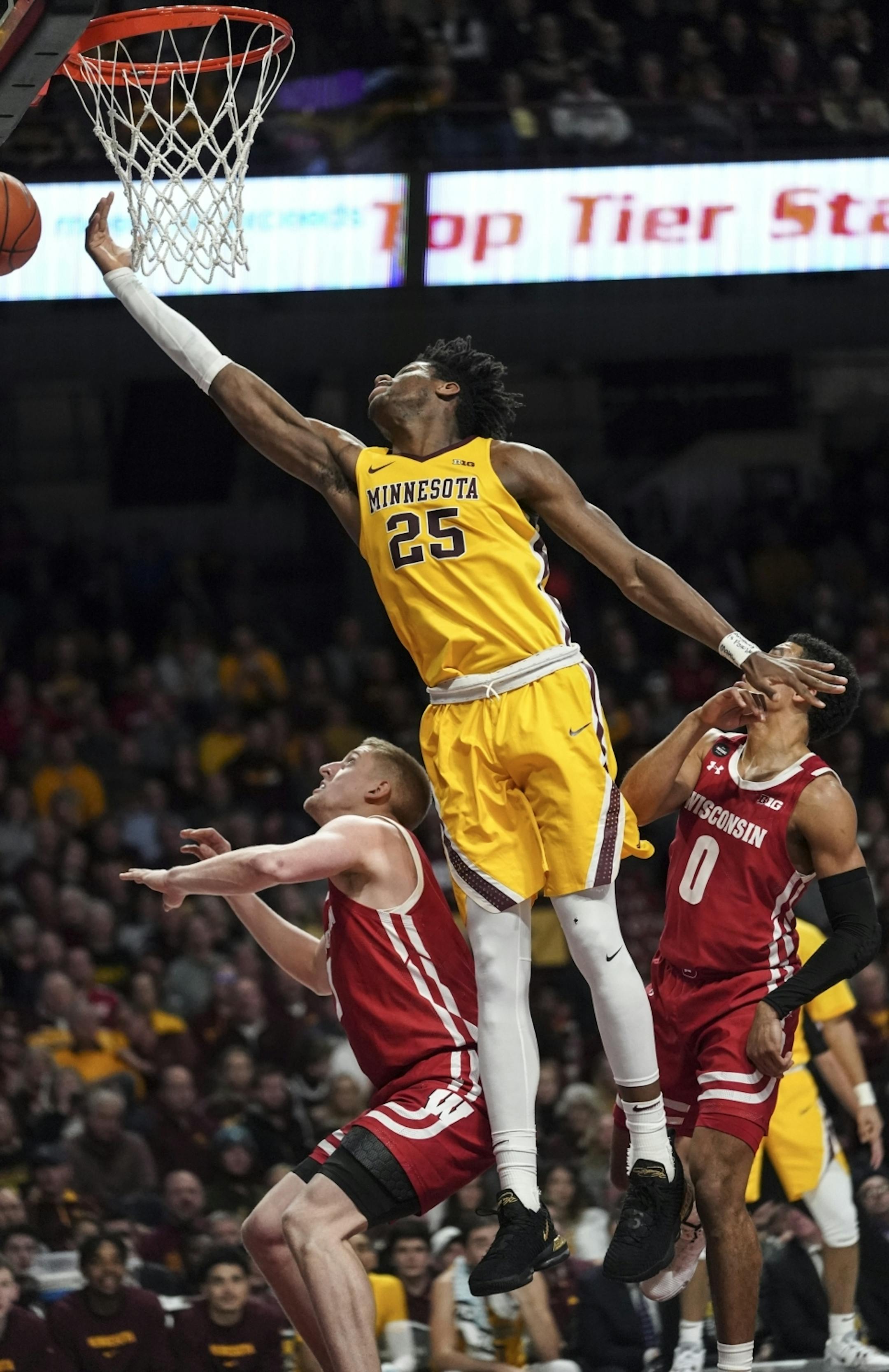 Minnesota Gophers center Daniel Oturu (25) reached for a rebound in the second half.