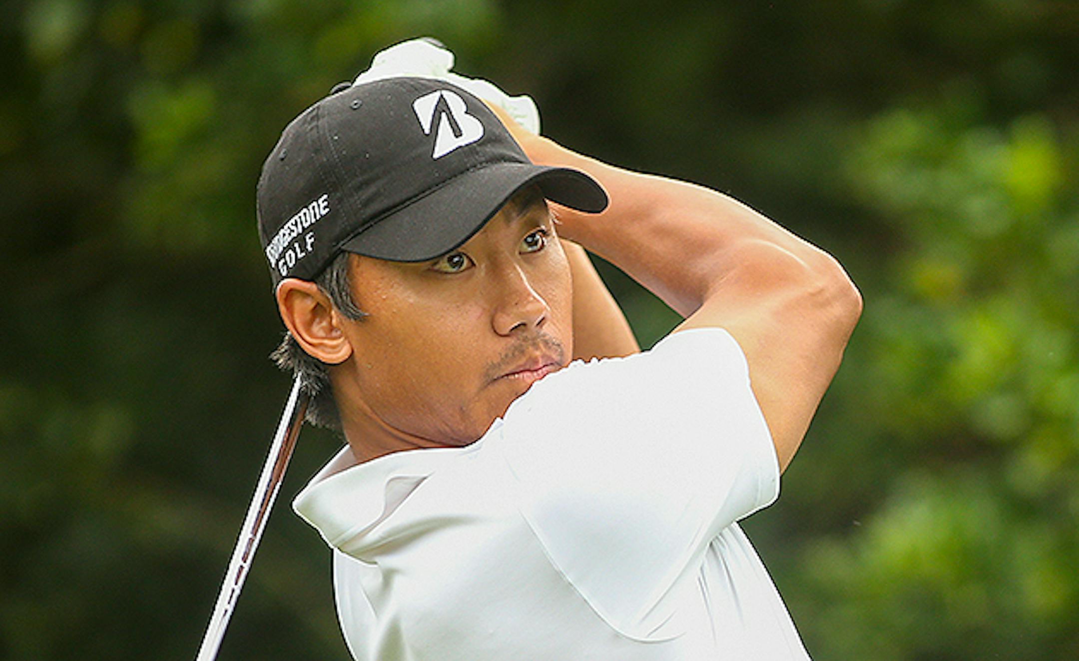 Derek Chang watches his tee shot on the first hole during 2016 U.S. Open Sectional Qualifying at Lakeside Country Club in Houston, Texas on Monday, June 6, 2016. (Copyright USGA/Darren Carroll)