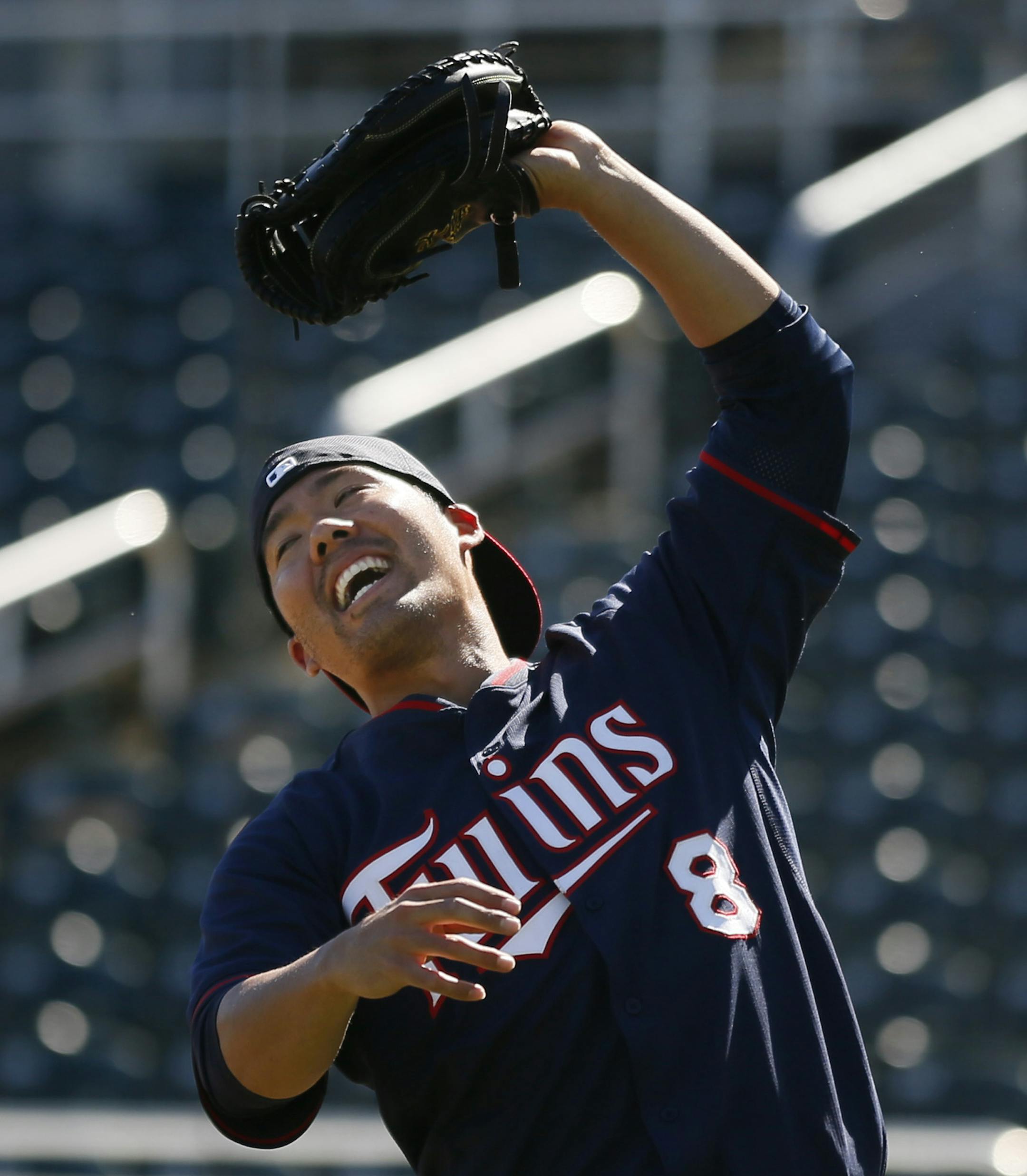 Kurt Suzuki is the clear number 1 catcher for the Twins as he went thorough his first worked out Monday Feb 17. 2014 in Fort Myers, Florida Lee County Sports Complex. Monday is the first full day workout with pitchers and catchers . ] JERRY HOLT jerry.holt@startribune.com