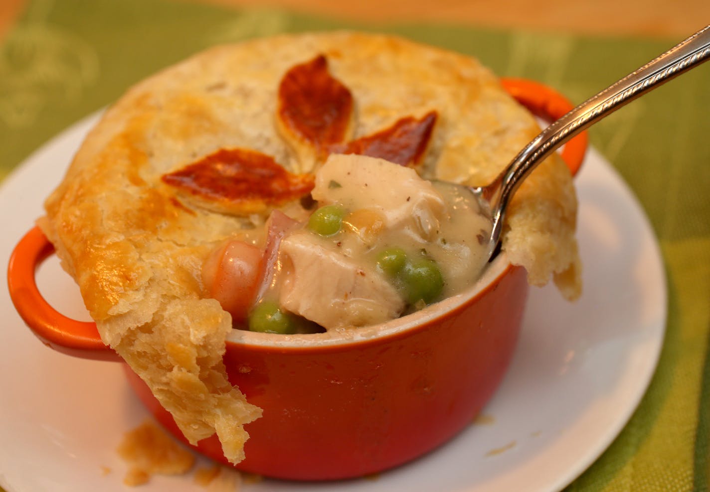 Turkey pot pie. Minneapolis, MN on October 31, 2013. ] JOELKOYAMA&#x201a;&#xc4;&#xa2;joel koyama@startribune