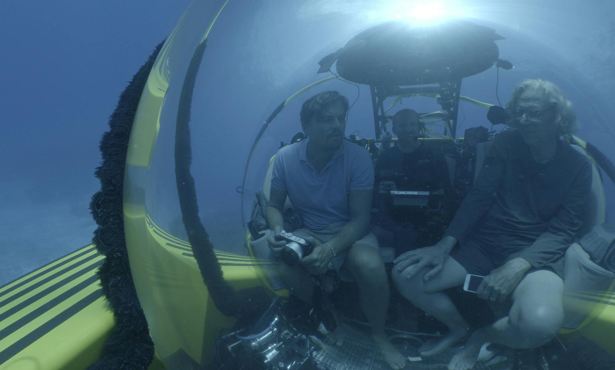 Leonardo diving with Jeremy Jackson discussing the oceans on National Geographic's "Before the Flood." RatPac Documentary Films, LLC and Greenhour Corporation, Inc. ORG XMIT: RatPac Documentary Films