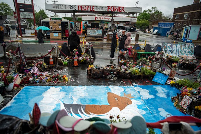Individuals arrive to pay their respects on the anniversary of George Floyd's death at GF Square in Minneapolis, Minn., on Wednesday, May 25, 2022. Today is the two-year anniversary of George Floyd's murder.] RICHARD TSONG-TAATARII • richard.tsong-taatarii@startribune.com
