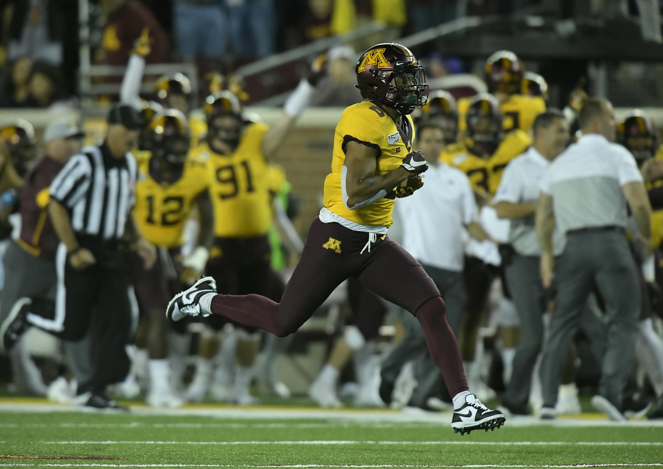 Minnesota Gophers defensive back Chris Williamson (6) scored a touchdown after intercepting a pass thrown by South Dakota State quarterback J'Bore Gibbs (2) in the third quarter Thursday. ] Aaron Lavinsky • aaron.lavinsky@startribune.com The Minnesota Gophers played South Dakota State Jackrabbits on Thursday, Aug. 29, 2019 at TCF Bank Stadium in Minneapolis, Minn.
