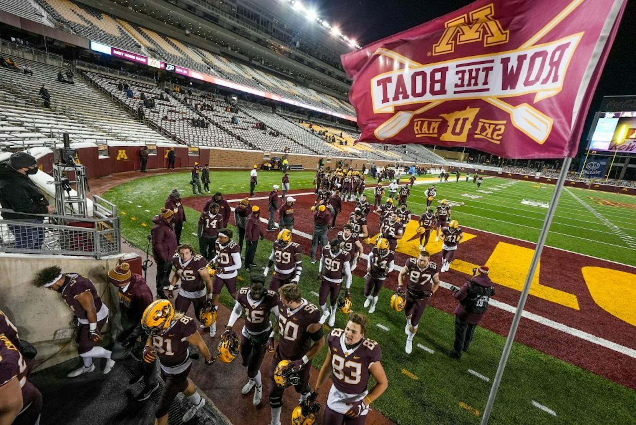 The Minnesota Gophers left the field after warming up before the game.