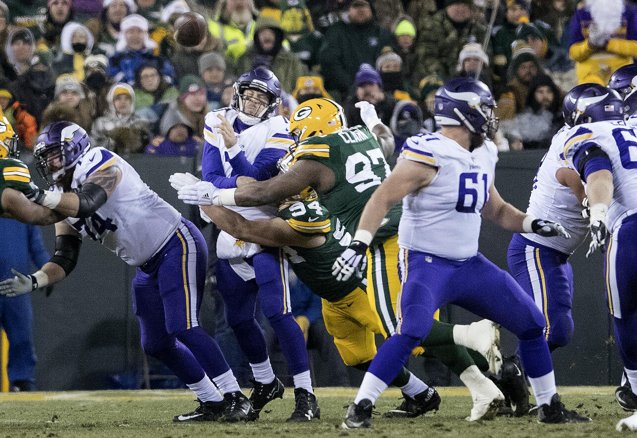 Case Keenum (7) attempted a pass in the second quarter. ] CARLOS GONZALEZ &#xef; cgonzalez@startribune.com - December 23, 2017, Green Bay, WI, Lambeau Field, NFL, Minnesota Vikings vs. Green Bay Packers
