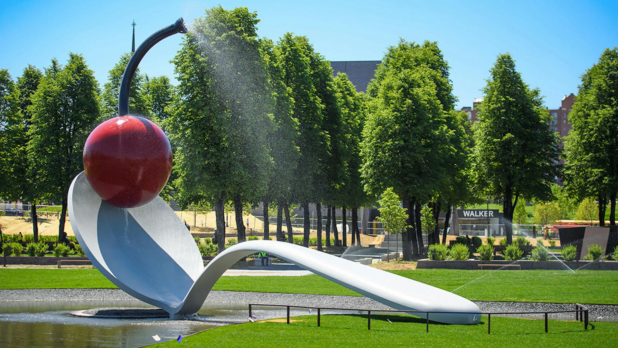 •Spoonbridge and Cherry
Claes Oldenburg and Coosje van Bruggen (1985-88) New Minneapolis Sculpture Garden. ] GLEN STUBBE • glen.stubbe@startribune.com Tuesday June 6, 2017 Guide to the new Minneapolis Sculpture Garden. Two years after closing for renovation, it opens Saturday, June 10 with a daylong celebration. Breakdown of the new artists in the sculpture garden The sculpture garden is getting 18 new works.