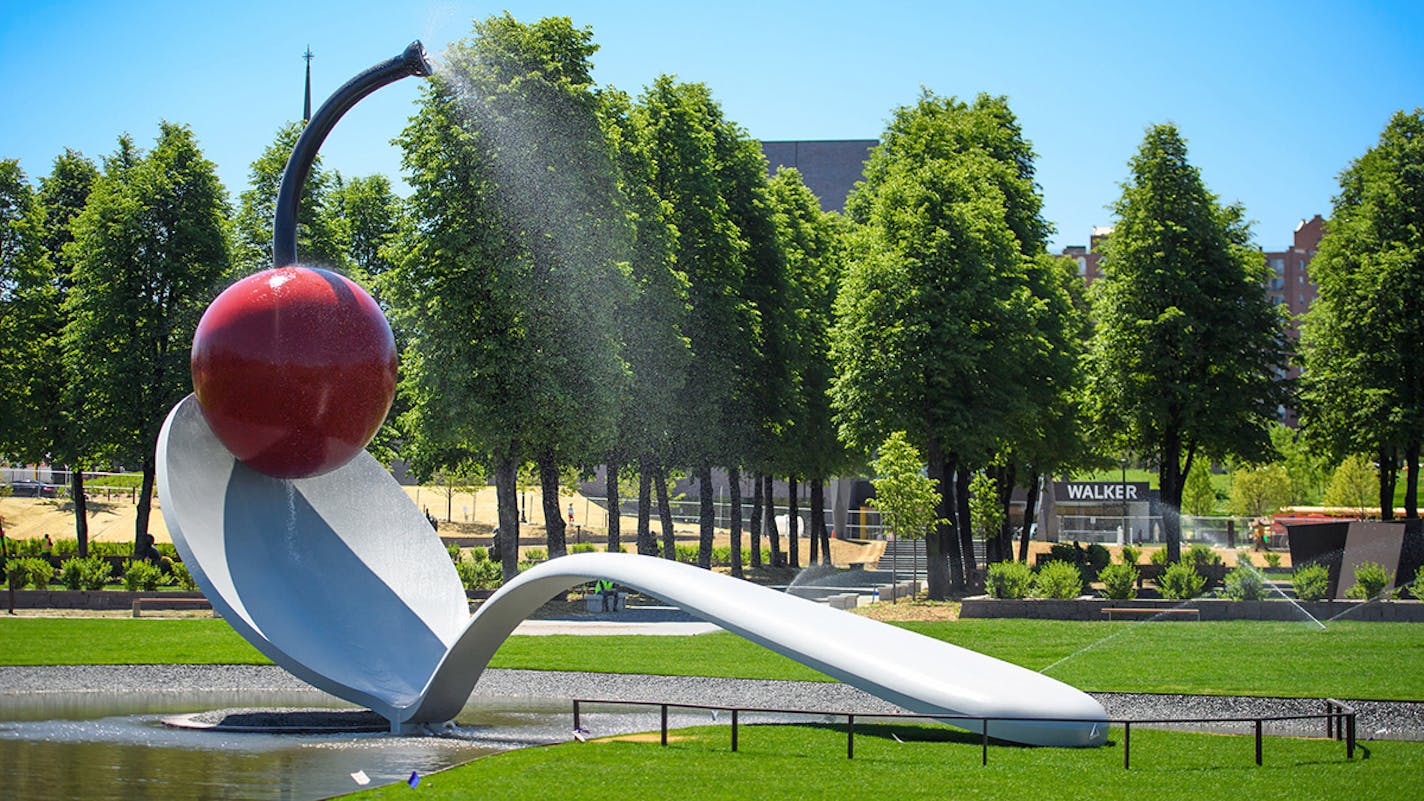 •Spoonbridge and Cherry
Claes Oldenburg and Coosje van Bruggen (1985-88) New Minneapolis Sculpture Garden. ] GLEN STUBBE • glen.stubbe@startribune.com Tuesday June 6, 2017 Guide to the new Minneapolis Sculpture Garden. Two years after closing for renovation, it opens Saturday, June 10 with a daylong celebration. Breakdown of the new artists in the sculpture garden The sculpture garden is getting 18 new works.