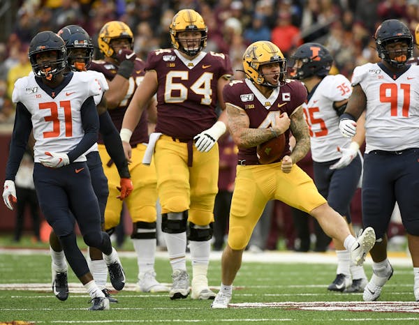 Gophers running back Shannon Brooks (4) celebrated a first down run in the third quarter against Illinois. ] Aaron Lavinsky &#x2022; aaron.lavinsky@st