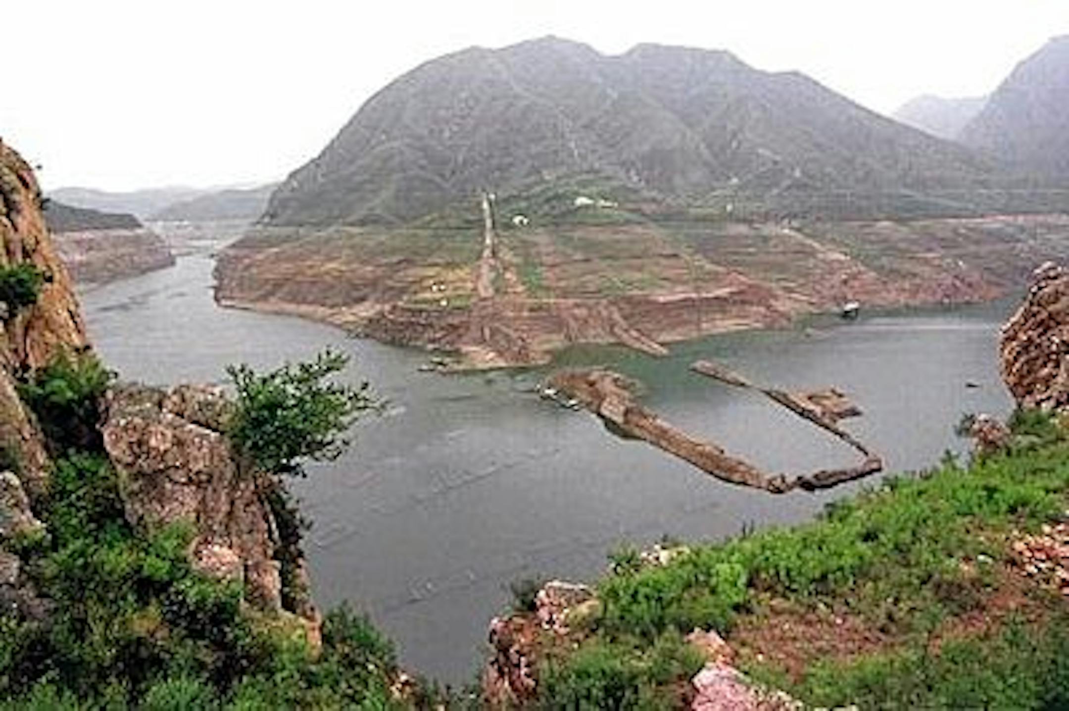 A section of the Great Wall of China is shown, after it emerged out of the Panjiakou Reservoir in the Kuancheng Man Ethnic Autonomous County, in China's Hebei province, Monday July 17, 2000. This section of the Great Wall built during the Ming Dynasty (1368-1644) about 500 years ago, has recently emerged from the Panjiakou Reservoir as a result of a severe drought. (AP Photo/Xinhua, Zhou Wenguang)