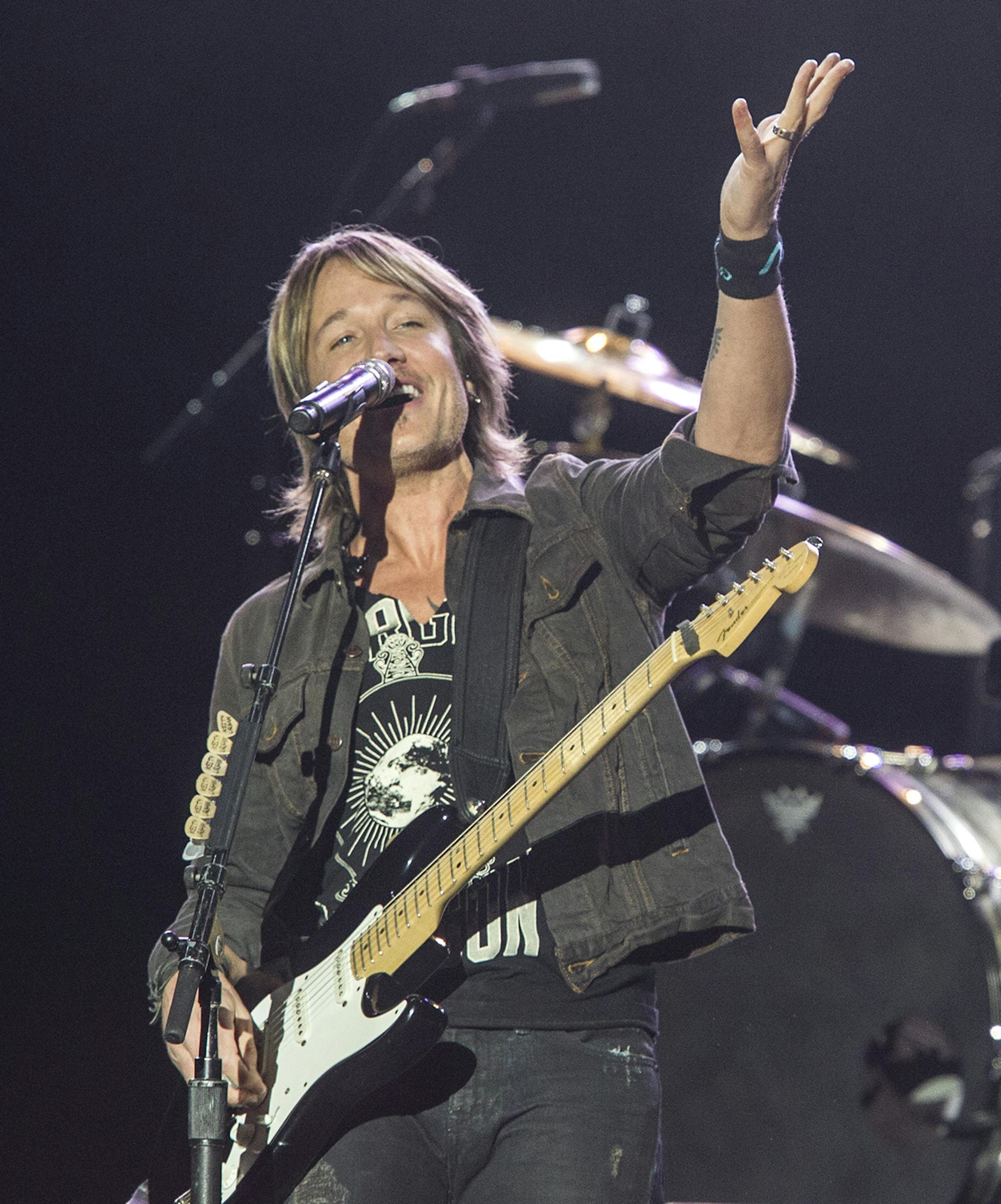Keith Urban performs to a sold out crowd at the Minnesota State Fair in Falcon Heights August 28, 2015. (Courtney Perry/Special to the Star Tribune)