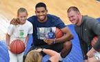 Karl-Anthony Towns posed for a photo with participant Maddye Greenway and Vikings tight end Kyle Rudolph after Maddye won a basket shooting contest at