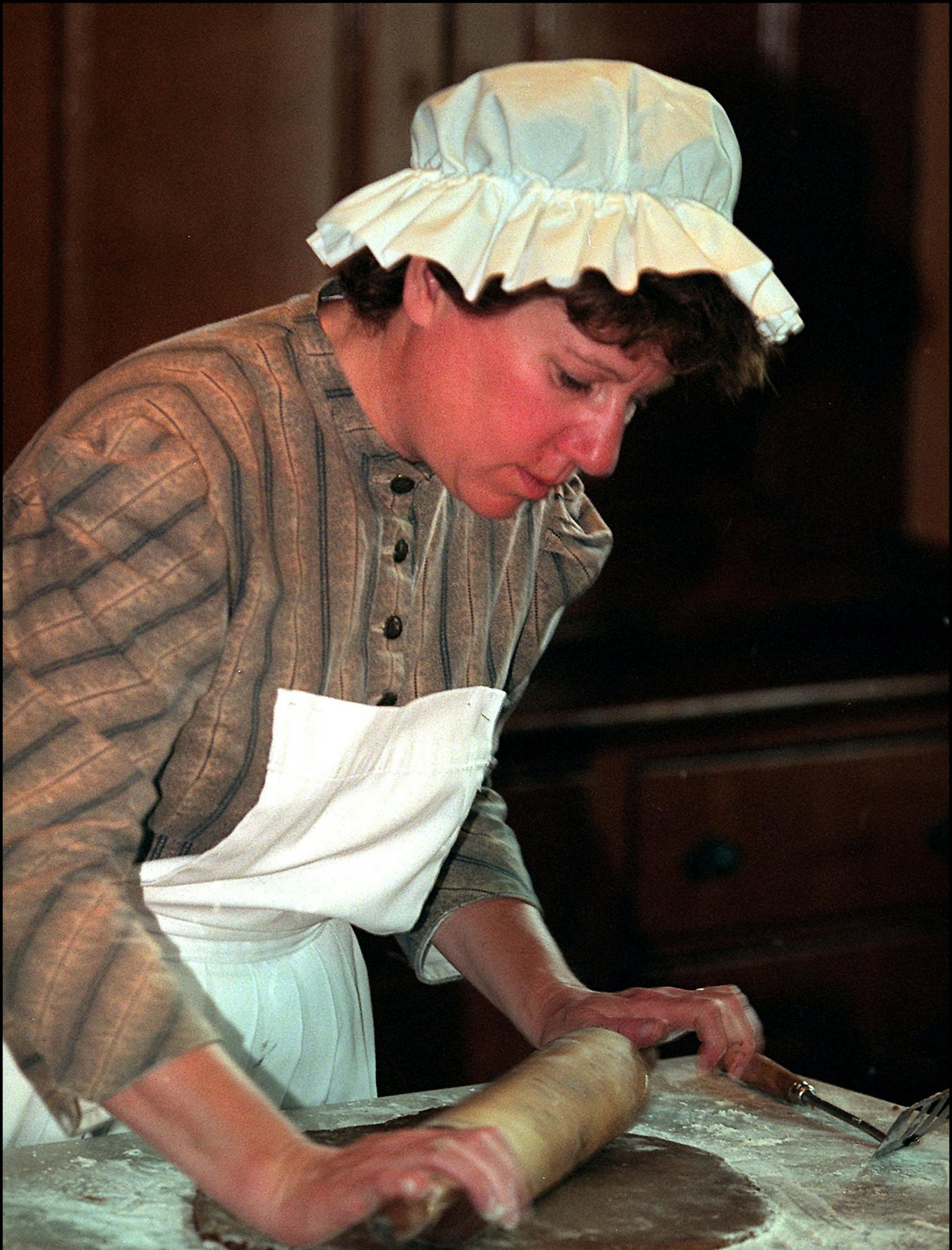 CORRECTION RAN Sat July 8, 2000, noting that woman in photo is KATHY SWENSON. (JPhil) -- TASTE: Period cooking at the tourist site around Minnesota. -- Dana Heimark, Rolls out the ginger doe as part her duties in the Alexander Ramsey House, St Paul, MN. The Ramsey house will give out cookies to their guest as they come through on tours which consists of about 20,000 cookies a year.