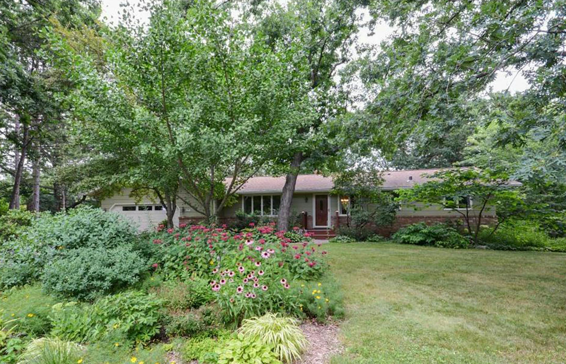 Arden Hills
Built in 1963, this three-bedroom, three-bath house has 2,627 square feet and features a fireplace, formalin dining room, eat-in kitchen with quartz countertops, full walkout basement, deck, patio and association access to the Arden Hills Beach Club on Lake Johanna . Listed by Renae and Tom Hrastich, 651-503-6056, and Nolan Hrastich, 651-373-0590, Edina Realty.