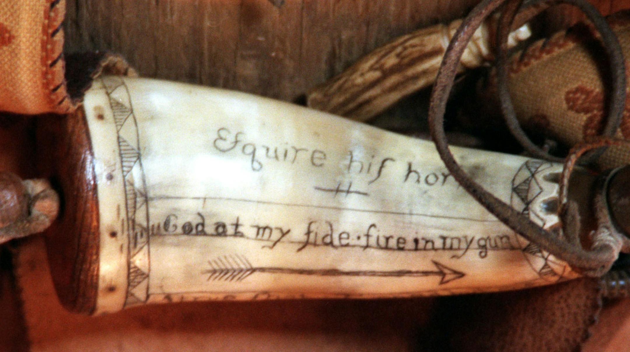 GENERAL INFORMATION: Grand Rapids, MN. Monday 11/21/2000 For sports ÎOutdoorsÌ featrure, John Hayes will be hunting deer with a black-powder muzzleloading gun when the season opens this weekend.
IN THIS PHOTO: A cows horn for storing the black-powder,- engraved the verse, Ï God at my side, fire in my gun, a true shot, I need but oneÓ.