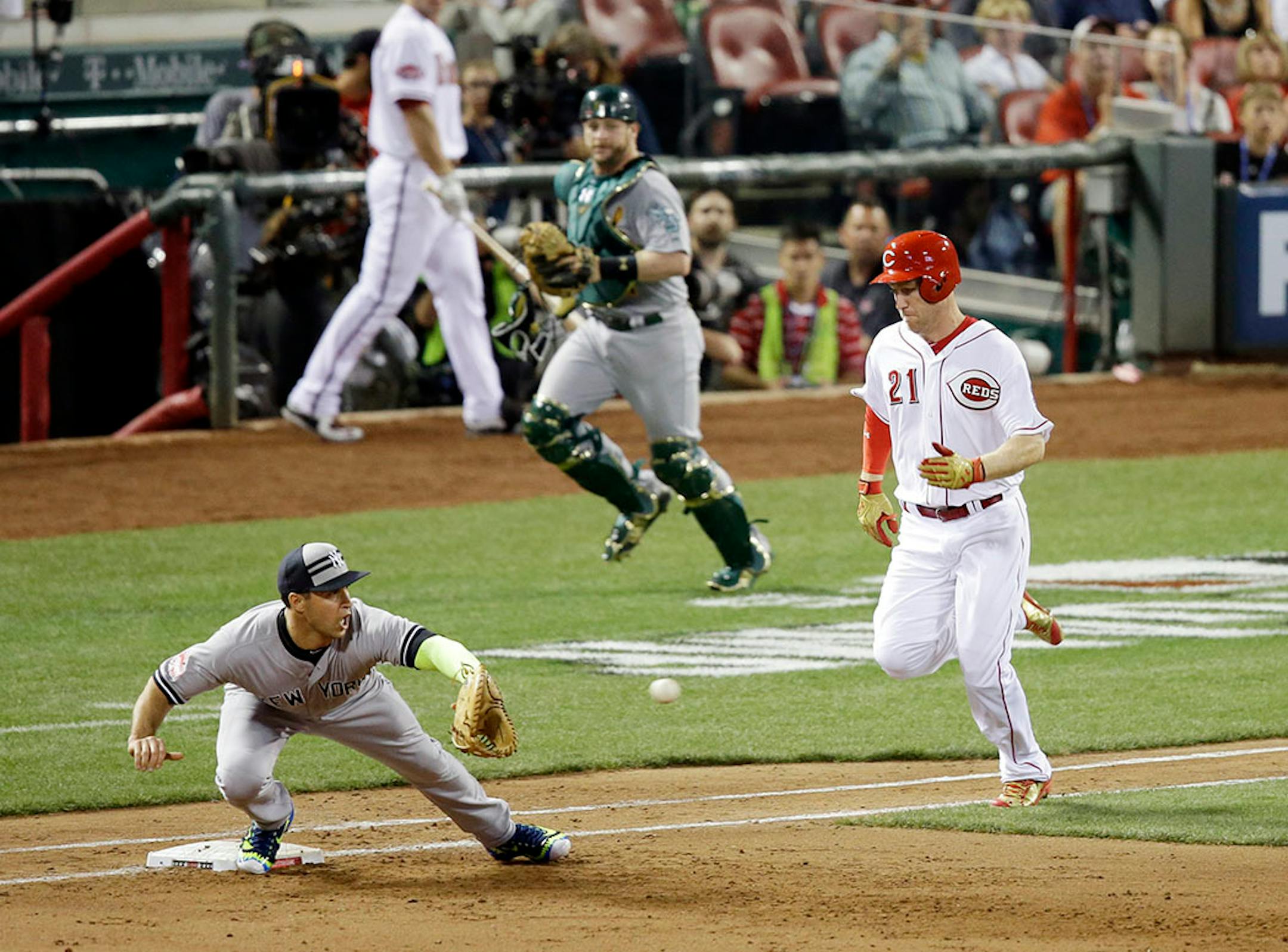 American League's Mark Teixeira, of the New York Yankees, falls as he makes a catch at first to get National League's Todd Frazier, of the Cincinnati Reds, out during the sixth inning of the MLB All-Star baseball game, Tuesday, July 14, 2015, in Cincinnati.