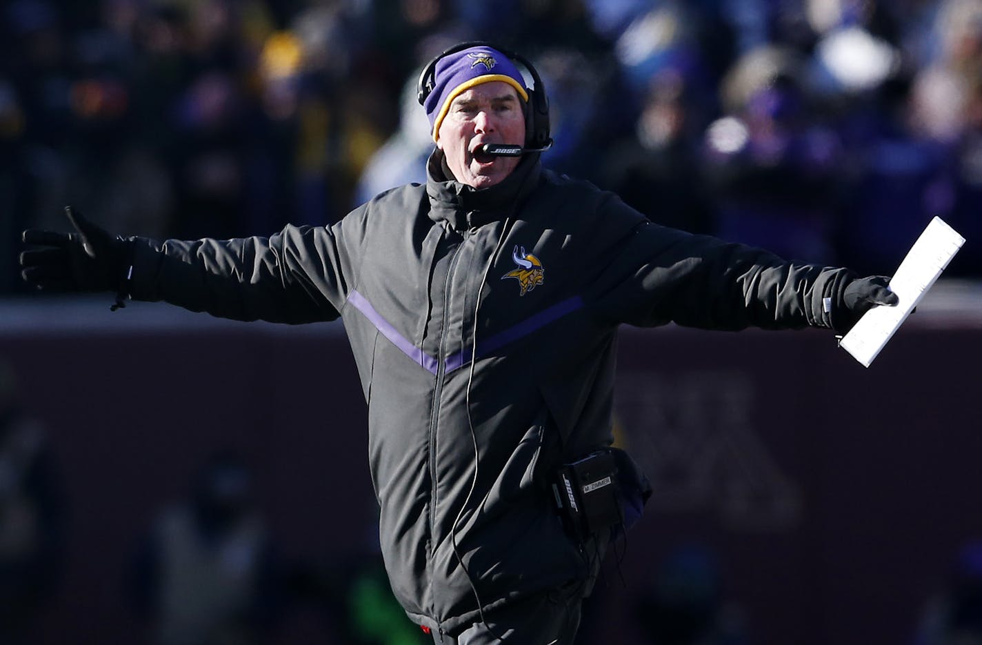 Minnesota Vikings coach Mike Zimmer reacted to the spot of the ball in the second quarter. ] CARLOS GONZALEZ &#xef; cgonzalez@startribune.com - January 10, 2016, Minneapolis, MN, TCF Bank Stadium, NFL, Minnesota Vikings vs. Seattle Seahawks