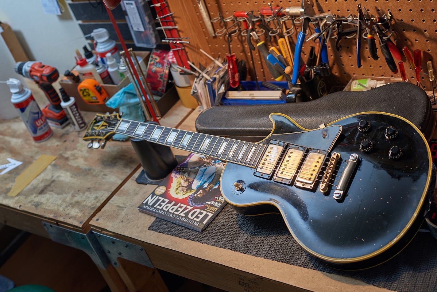 Jimmy Page's guitar in Willie's American Guitars in St Paul.