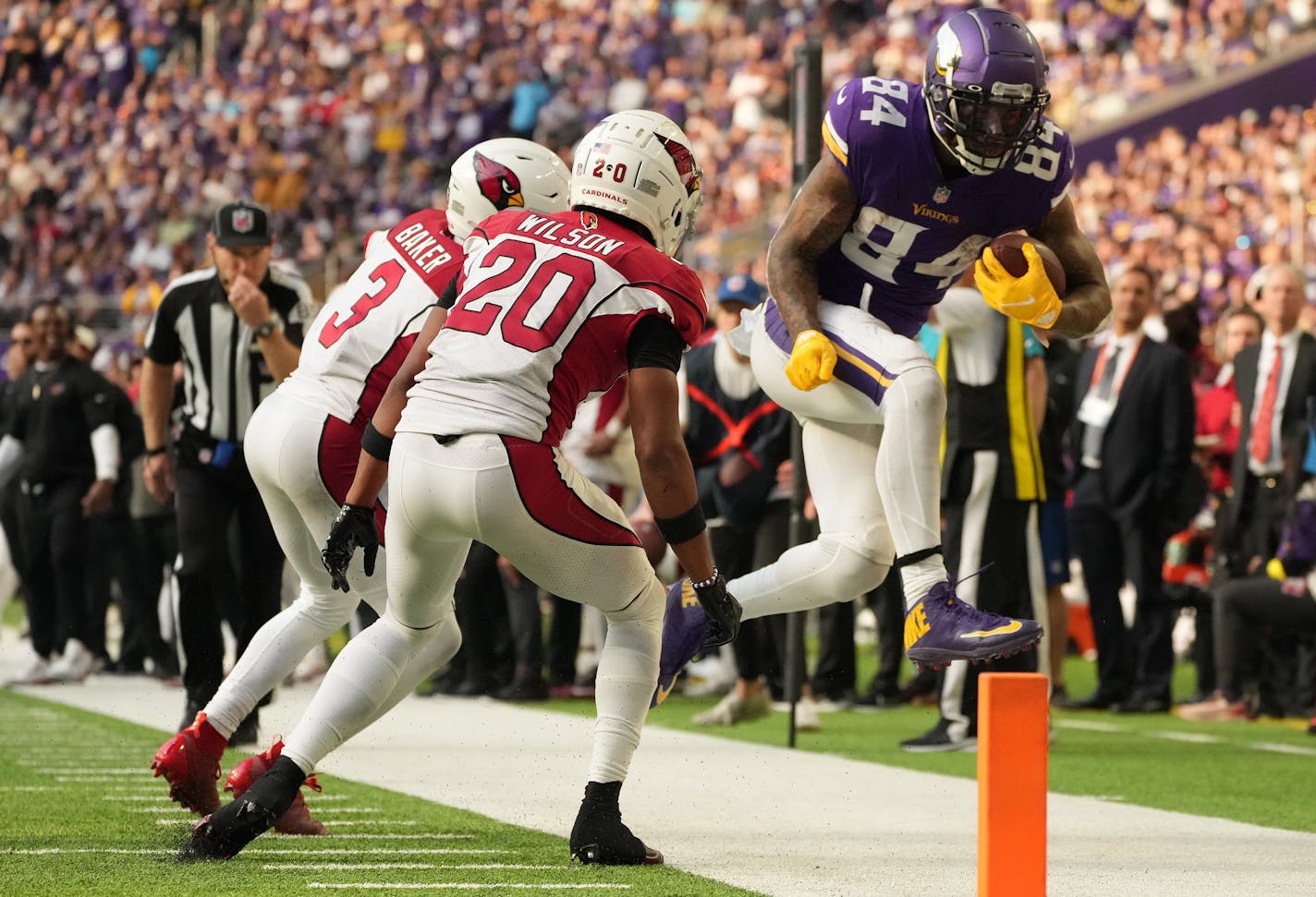 Minnesota Vikings tight end Irv Smith Jr. (84) is forced out just shy of the end zone in the fourth quarter of an NFL game between the Minnesota Vikings and the Arizona Cardinals Sunday, Oct. 30, 2022 at U.S. Bank Stadium in Minneapolis. ] ANTHONY SOUFFLE • anthony.souffle@startribune.com