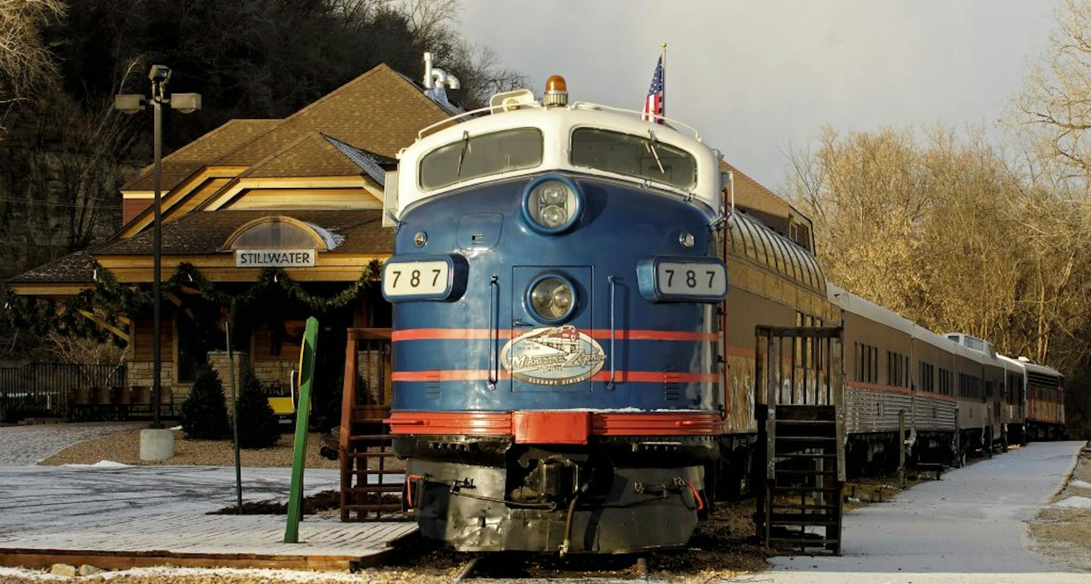 DAVID BREWSTER � dbrewster@startribune.com 12/6/06_Wednesday_Stillwater MINNESOTA ZEPHYR The Minnesota Zephyr next to the old Stillwater Depot on North Main St. in Stillwater.
