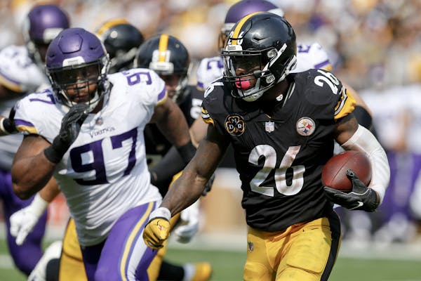Pittsburgh Steelers running back Le'Veon Bell (26)