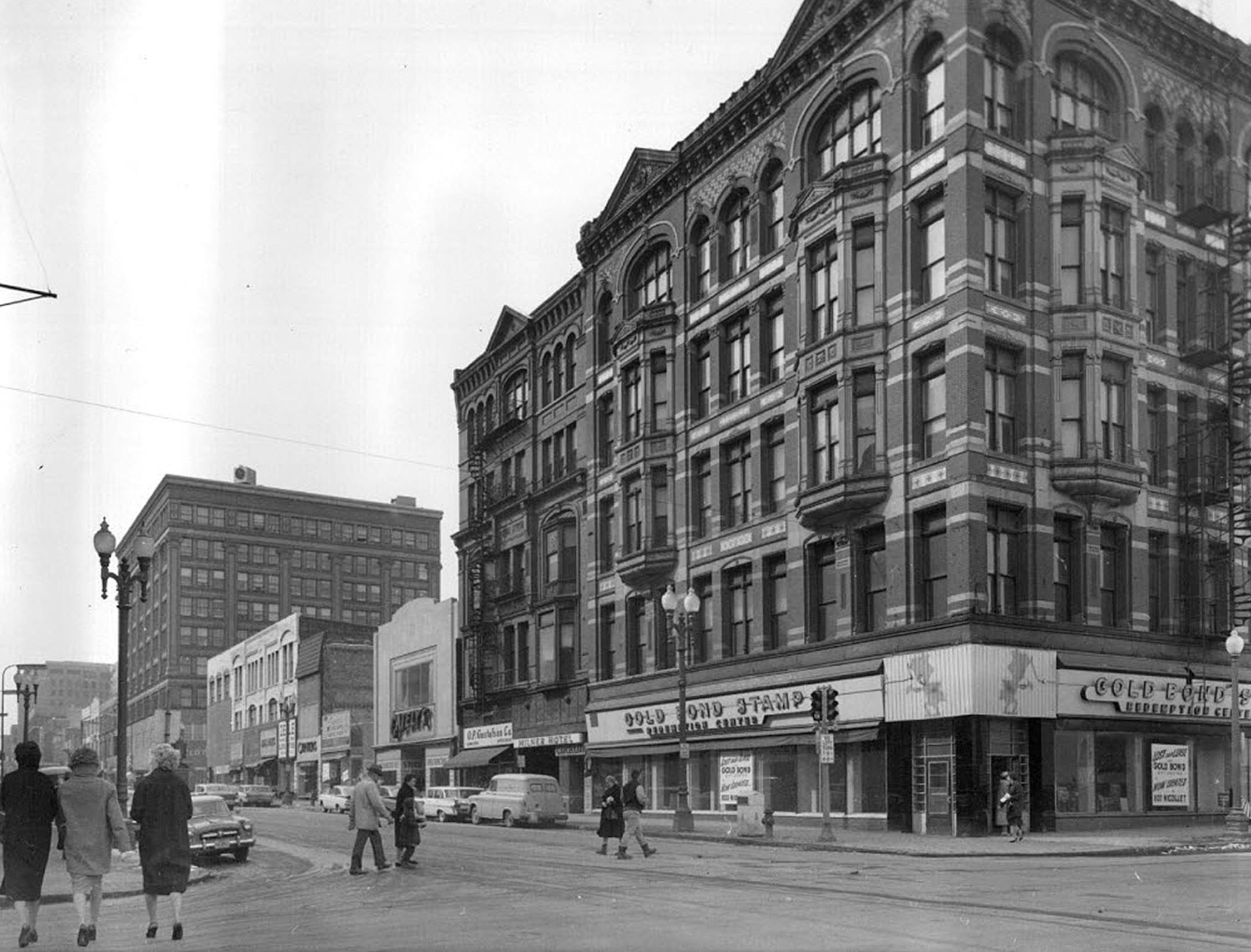 NIC2: Nicollet Avenue and 4th Street 1960: Milner Hotel. Originally called the Mackey Legg Block, the building opened in 1885 and was demolished in 1960 as part of the Gateway District urban renewal project.
