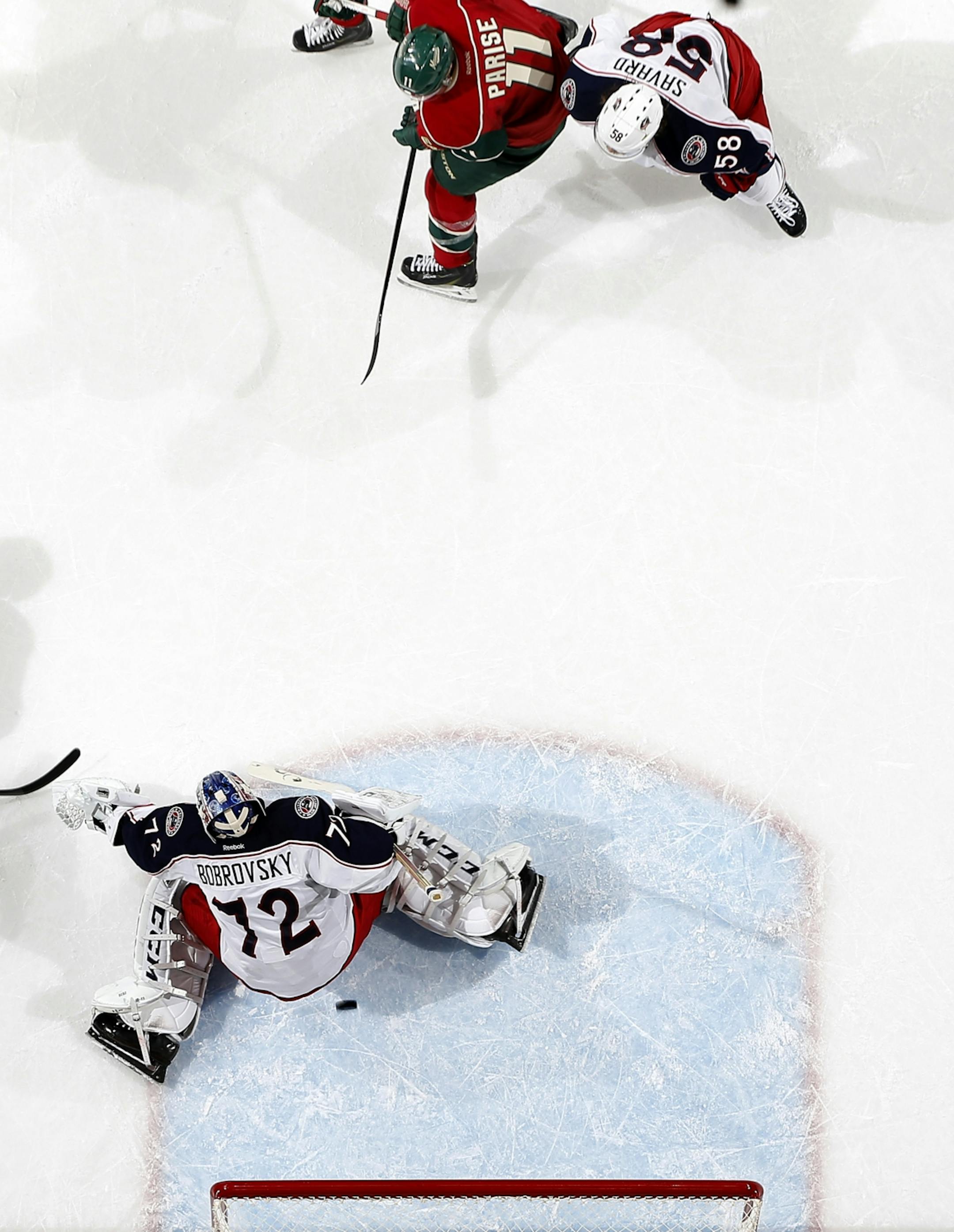 Zach Parise (11) shot the puck past Columbus goalie Sergei Bobrovsky (72) for a goal in the first period.
