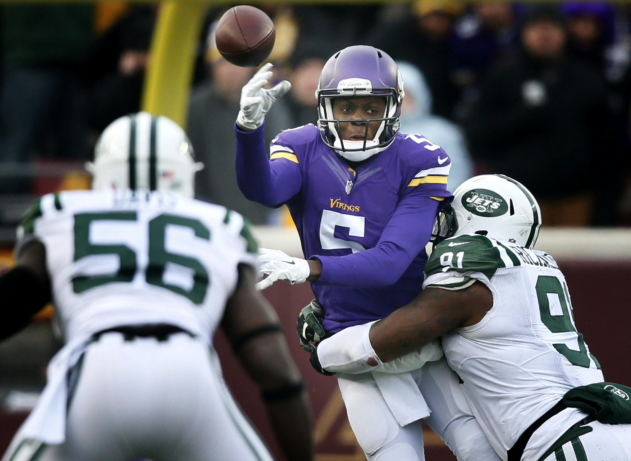 Teddy Bridgewater was pressured by New York Jets defensive end Sheldon Richardson in 2014.