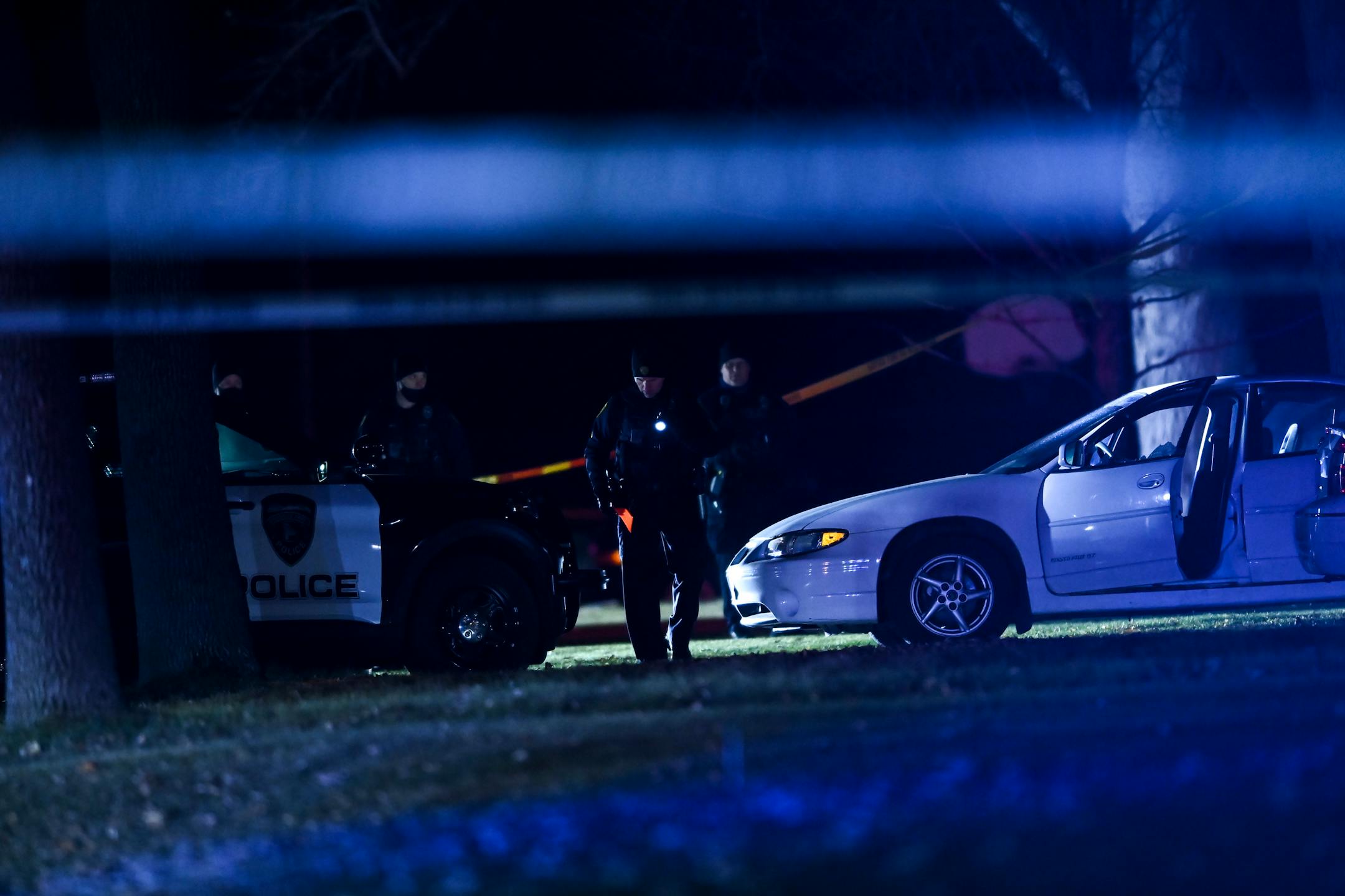Various law enforcement agencies responded to the scene where a police officer was shot on Friday, Dec. 11, 2020 on the 6500 block of Georgia Avenue in Brooklyn Park, Minn. ] AARON LAVINSKY • aaron.lavinsky@startribune.com