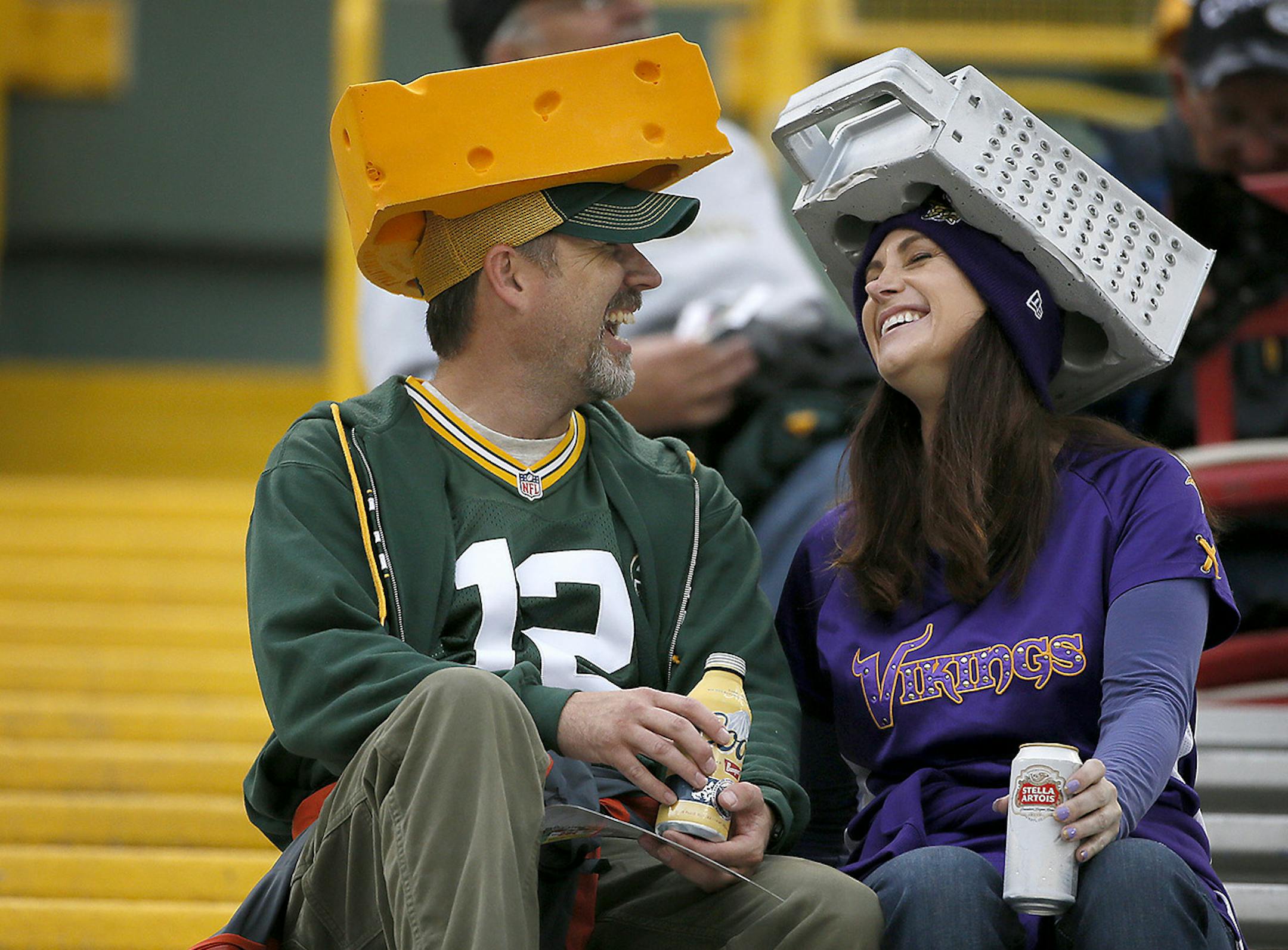 Chad Wigington, left, and Traci Smith proved that rivalries can get along as they prepared to watch the Minnesota Viking take on the Green Bay Packers at Lambeau Field, Thursday, October 2, 2014 in Green Bay, Wis. ] (ELIZABETH FLORES/STAR TRIBUNE) ELIZABETH FLORES • eflores@startribune.com