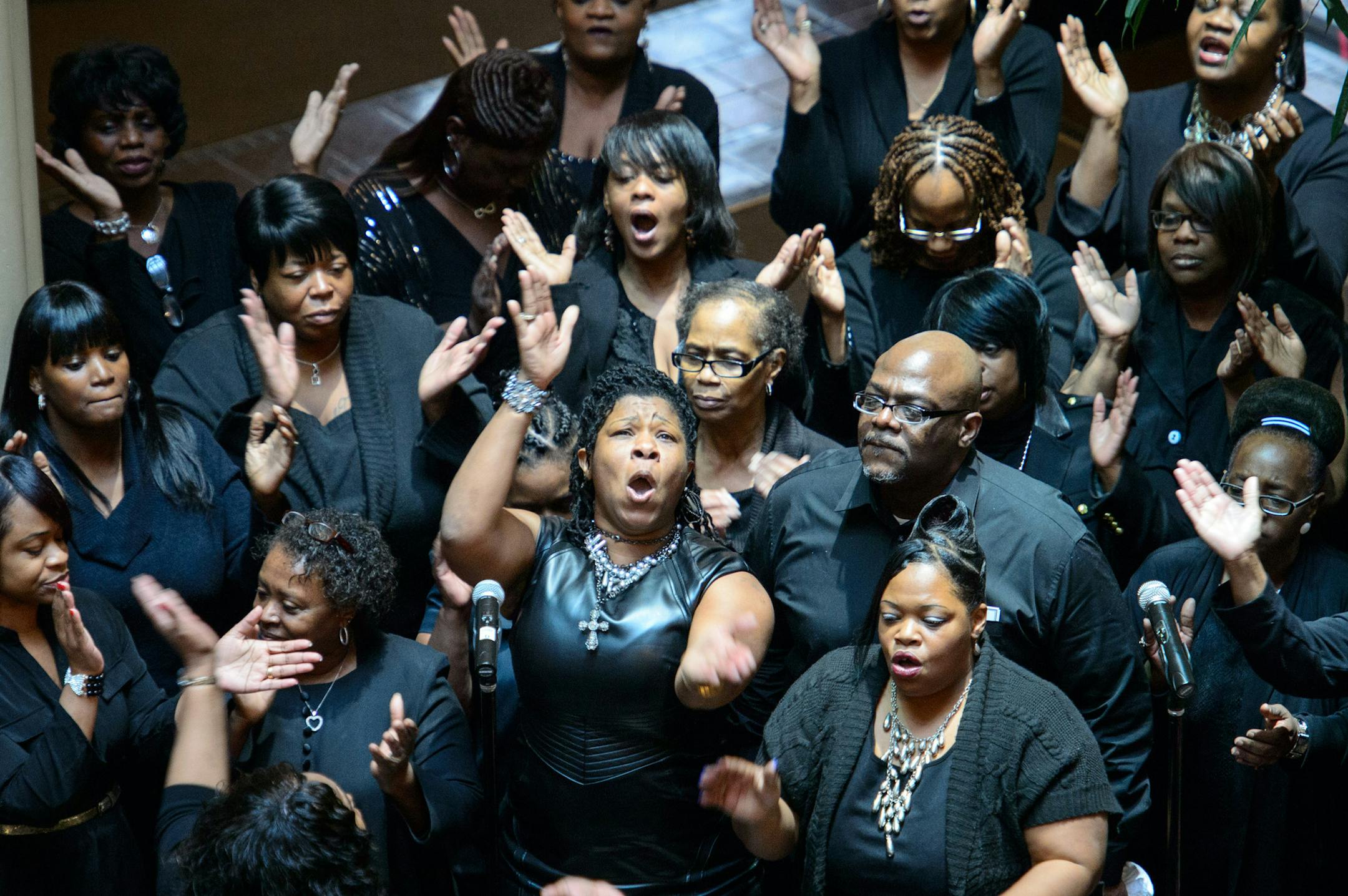 Greater Mount Vernon Baptist Church Choir. ] GLEN STUBBE * gstubbe@startribune.com Monday January 5, 2015 Next Monday, January 5, Governor Mark Dayton and Lt. Governor-Elect Tina Smith will take the oath of office at an official inauguration ceremony beginning at 12:00pm at the Landmark Center in St. Paul. 138026