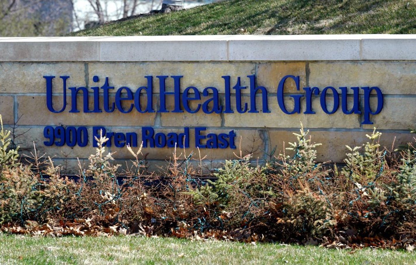 This is the sign outside the headquarters of UnitedHealth Group Inc., in Minnetonka, Minnesota, April 14, 2005. UnitedHealth Group Inc., the second- biggest U.S. health insurer, said first-quarter profit rose 41 percent as acquisitions added customers. The company raised its forecast for 2005. Photographer: Dawn Villella/Bloomberg News.