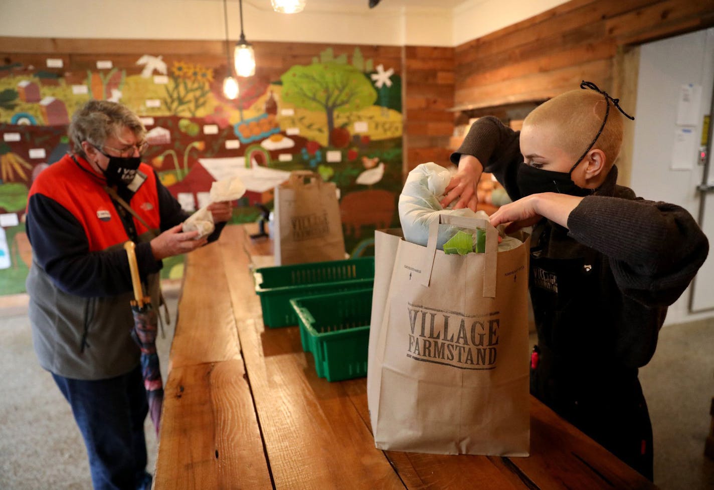 Steffanie Tulk fills an order for customer Susan Burkhardt on Oct. 23, 2020 at Village Farmstand in Evanston, Illinois. (Chris Sweda/Chicago Tribune/TNS) ORG XMIT: 1810547