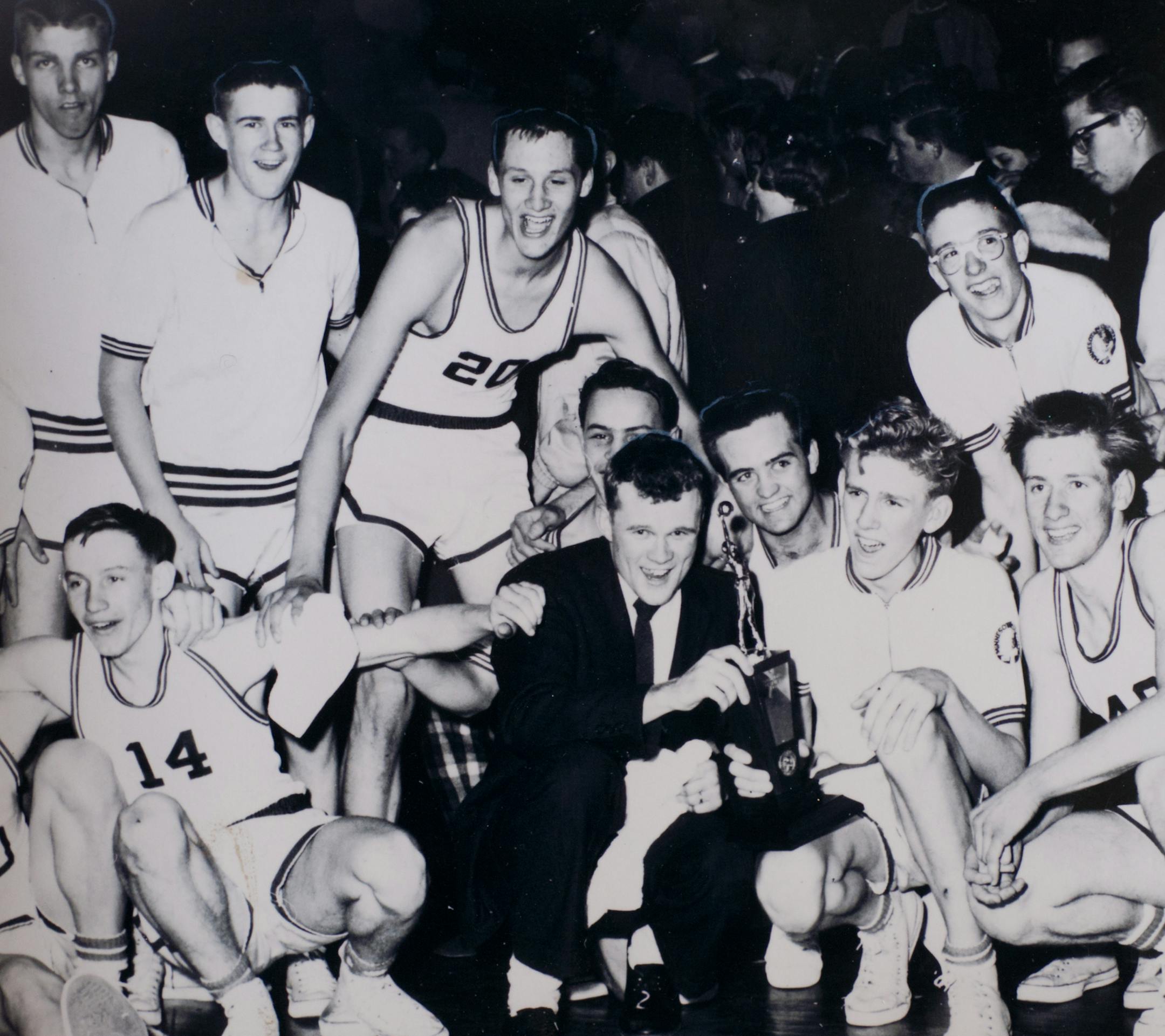 The 1960 Edgerton boy's basketball team, with coach Rich Olson, after winning a district tournament in Worthington. ] Hoops@100_03xx12 (copies of still photos from Dean Verdoes collection) (DAVID BREWSTER/STAR TRIBUNE ¬• dbrewster@startribune.com) ORG XMIT: MIN2013090715562314