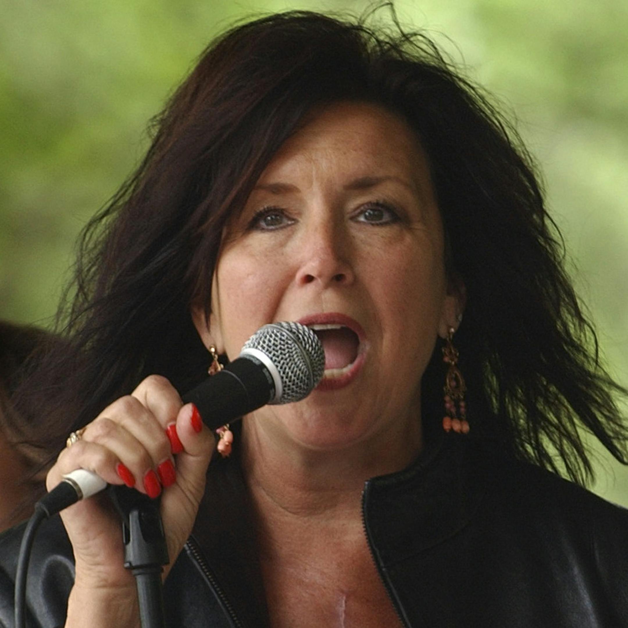JOEY MCLEISTER &#x2022; jmcleister@startribune.com
Mpls.,Mn.,Sun.,May 20, 2007--Patty Peterson sang with The Girls and the McNally-Smith All-Star Band at Minnehaha Falls (in the rain) for the end of the Minnesota AIDS Walk. GENERAL INFORMATION: Jazz singer Patty Peterson recovers from an acute aortic dissection.