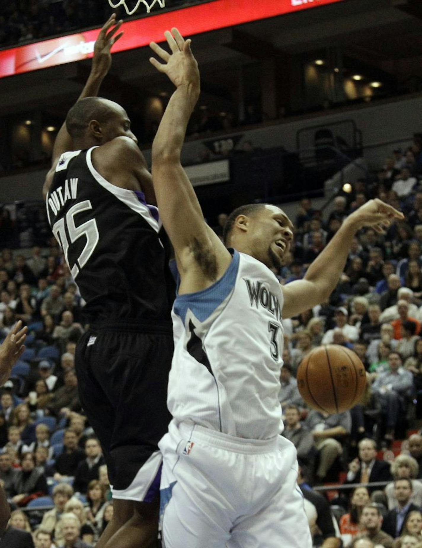 Sacramento Kings' Travis Outlaw, left, interupts a shot attempt by Minnesota Timberwolves' Brandon Roy in the first half of an NBA basketball game Friday, Nov. 2, 2012 in Minneapolis.