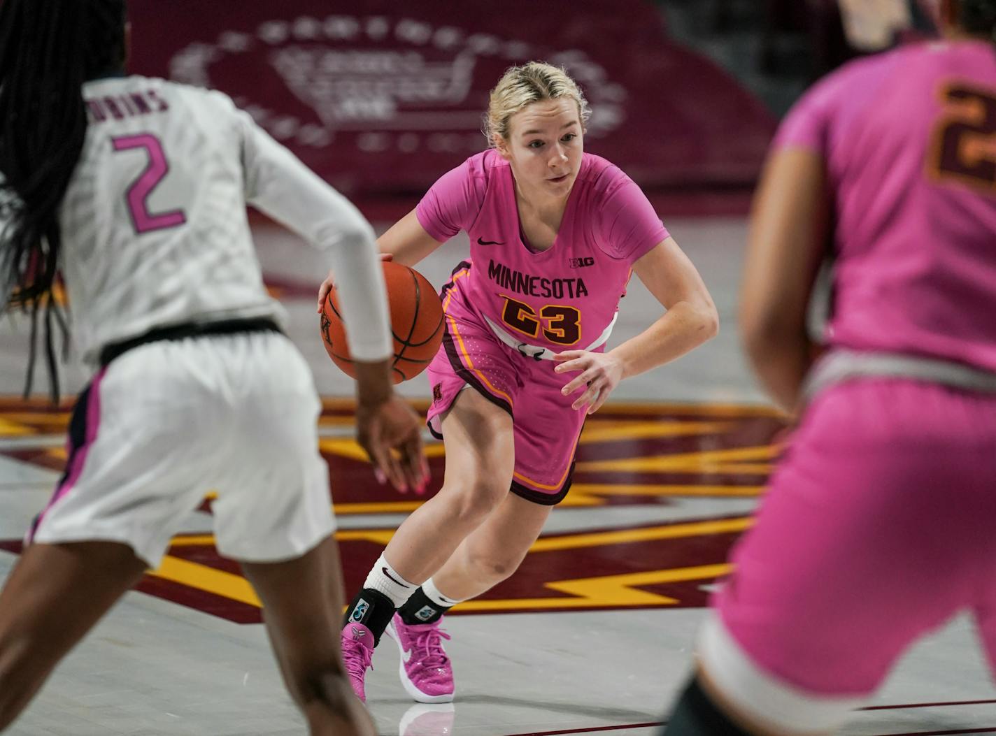 Minnesota Gophers guard Katie Borowicz (23) dribbled the ball in the first quarter. ] RENEE JONES SCHNEIDER renee.jones@startribune.com The Minnesota Gophers womenÕs basketball hosted the Illinois Fighting Illini in Minneapolis, Minn., on Wednesday, February 10, 2021.